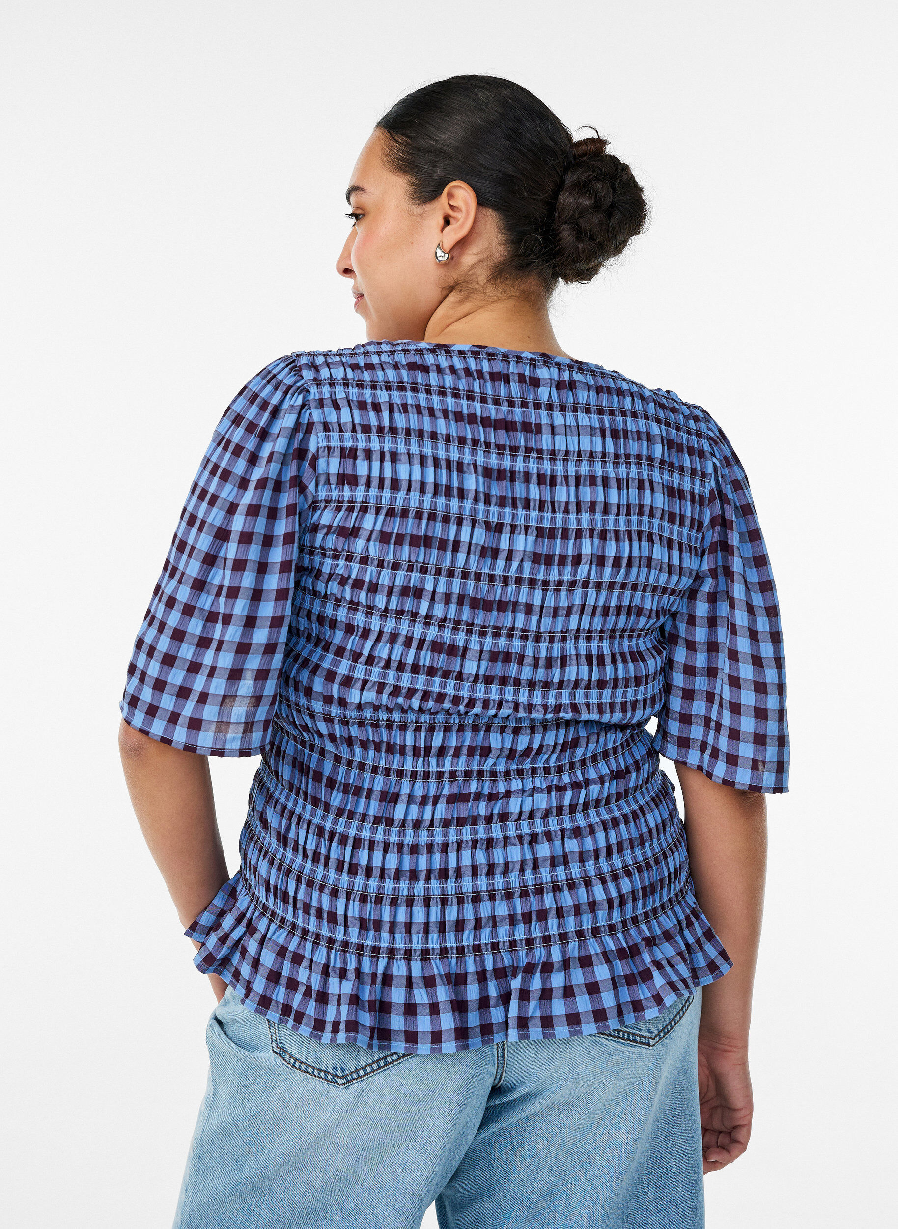 Zizzifashion Smock blouse with gingham check and ruffle hem, Blue, Model image number 2