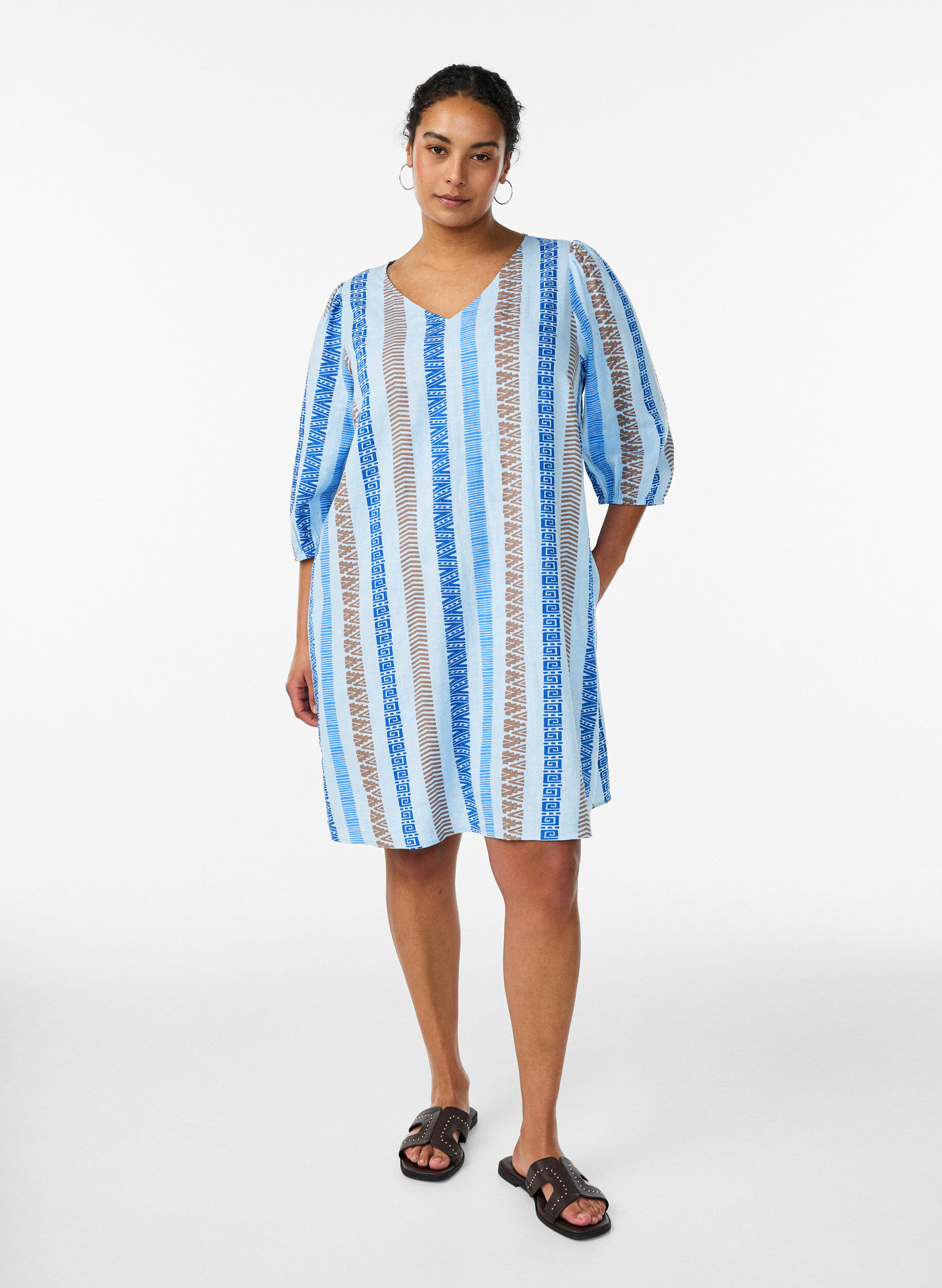 Zizzifashion Short dress in linen and viscose with 3/4 sleeves, Blue, Model image number 1