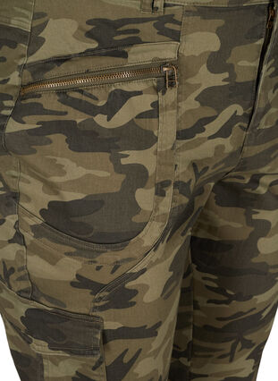 Close-fitting capri jeans with camouflage print, Ivy Green/Camou, Packshot image number 2