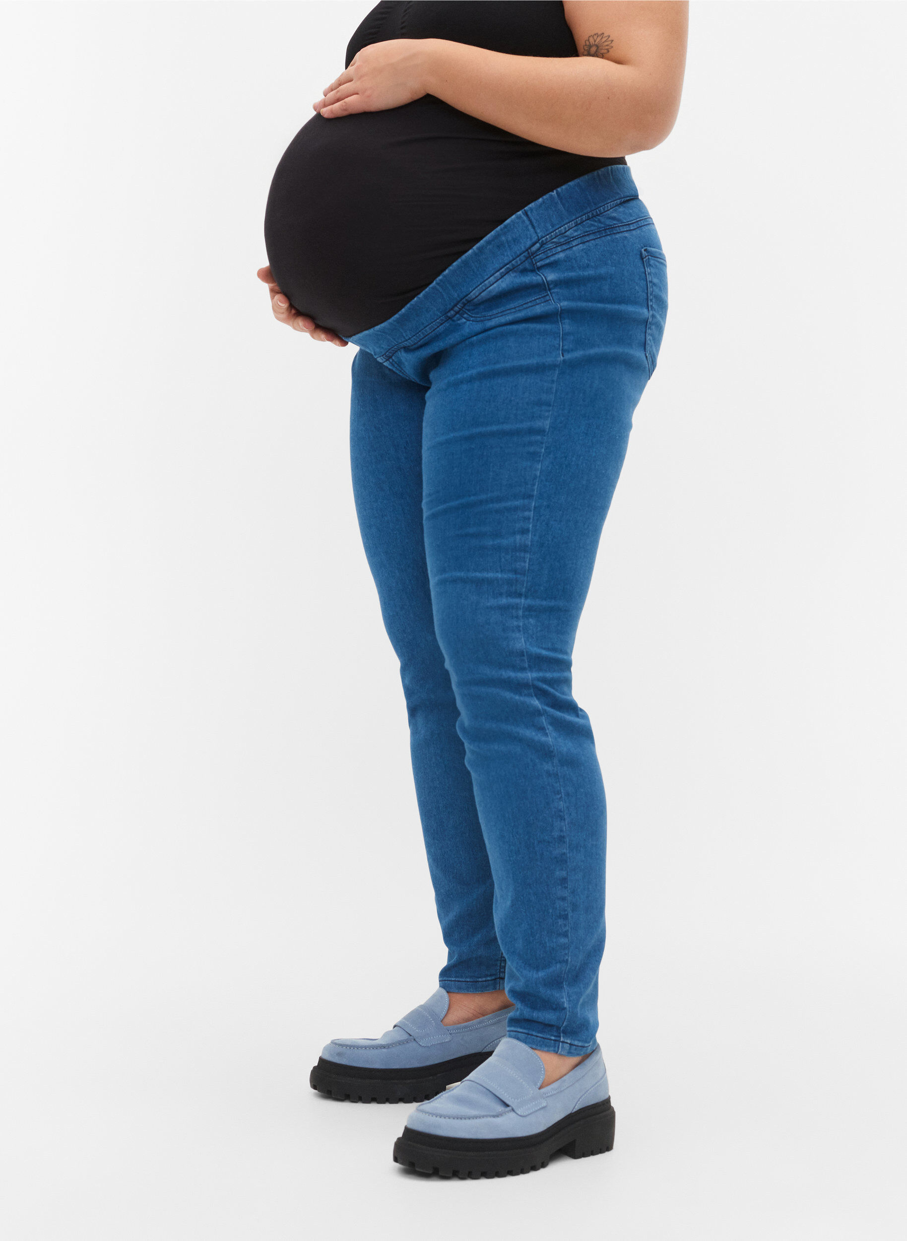 Zizzifashion Maternity jeggings with back pockets, Blue denim, Model image number 2