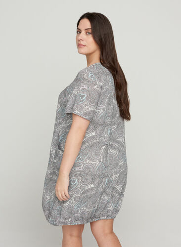 Short-sleeved viscose dress with print, Bright Paisley, Model image number 1