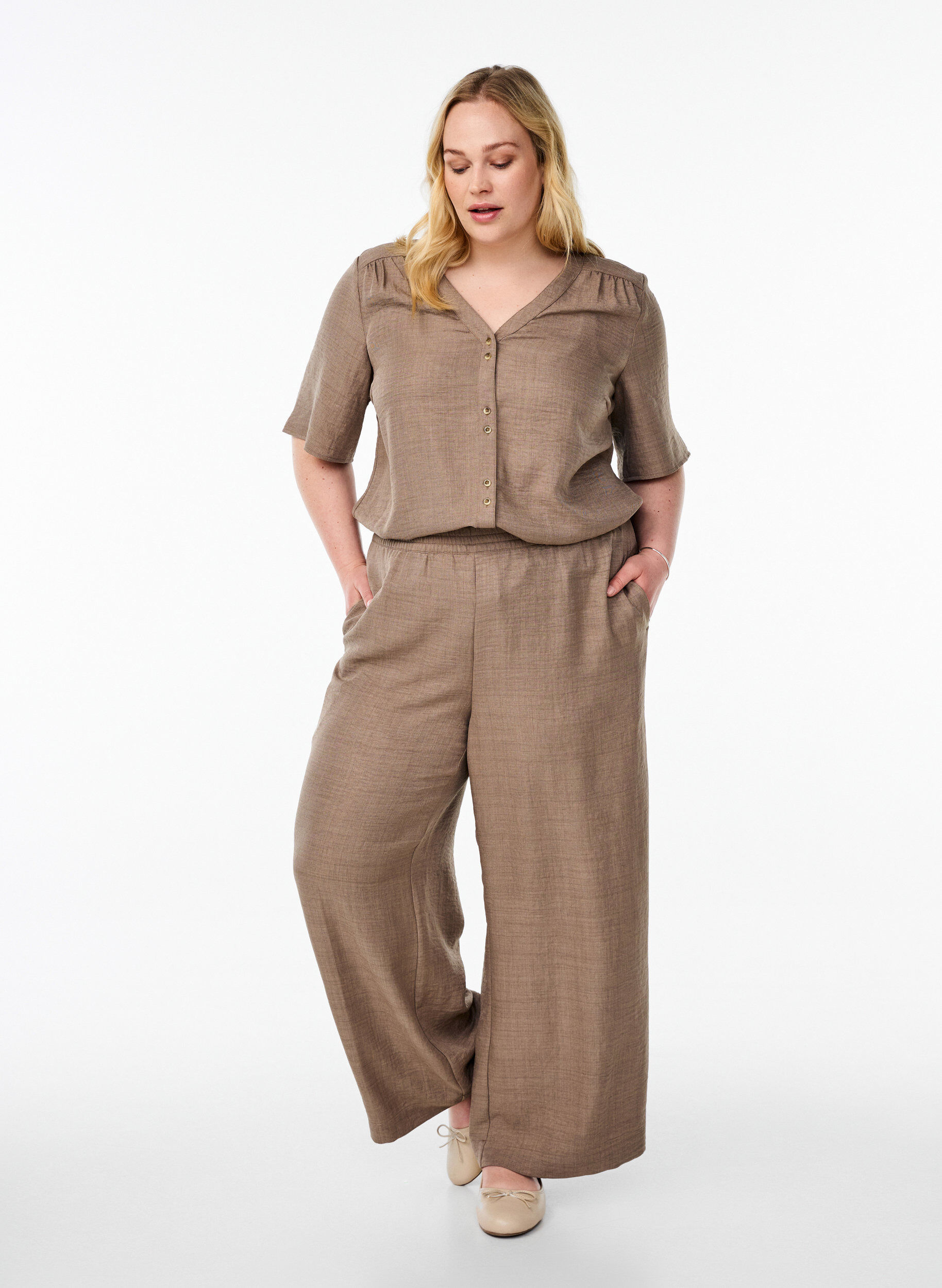 Loose trousers with elasticated waistband and pockets, Brown, Model