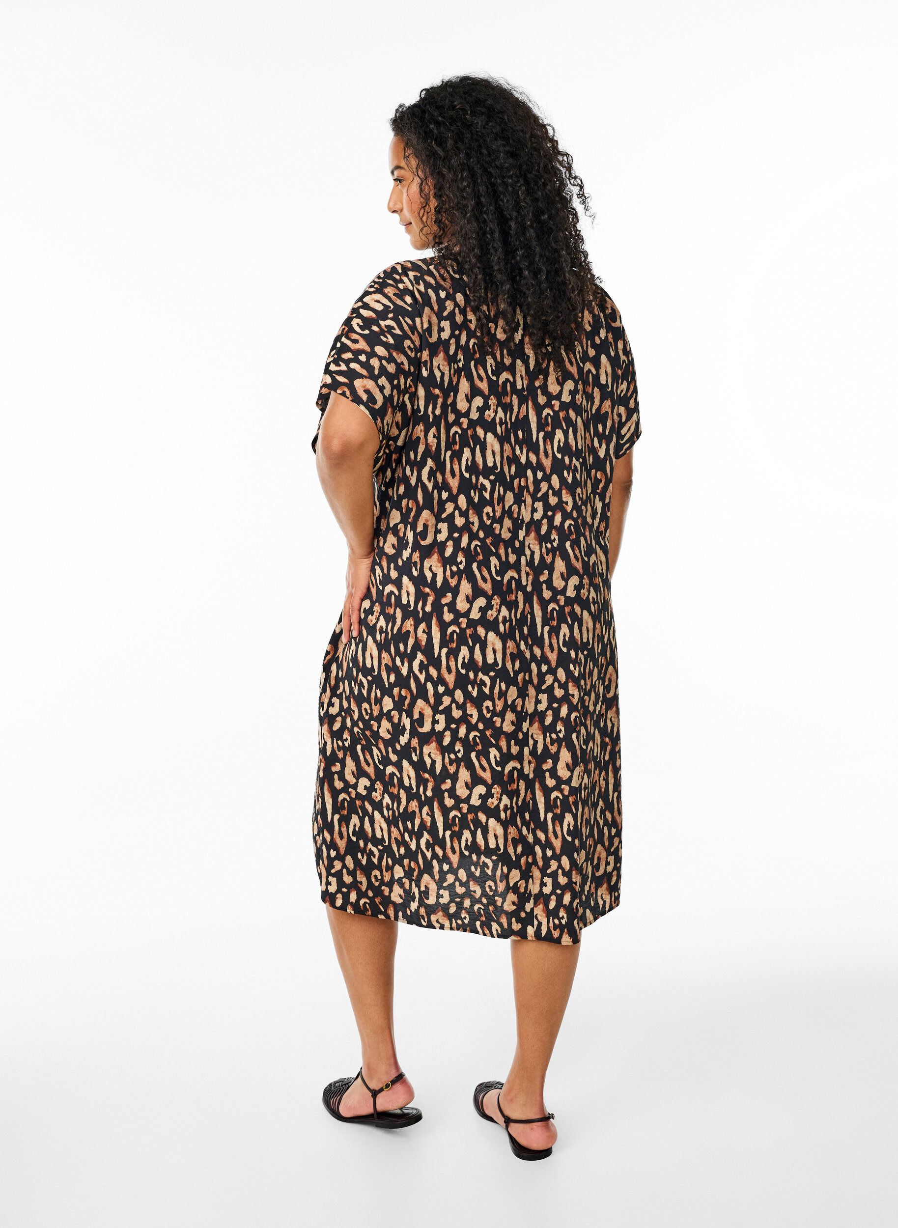 Zizzifashion V-neck dress in viscose, Black, Model image number 2