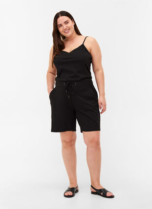 Plain-coloured shorts with pockets, Black, Model image number 3