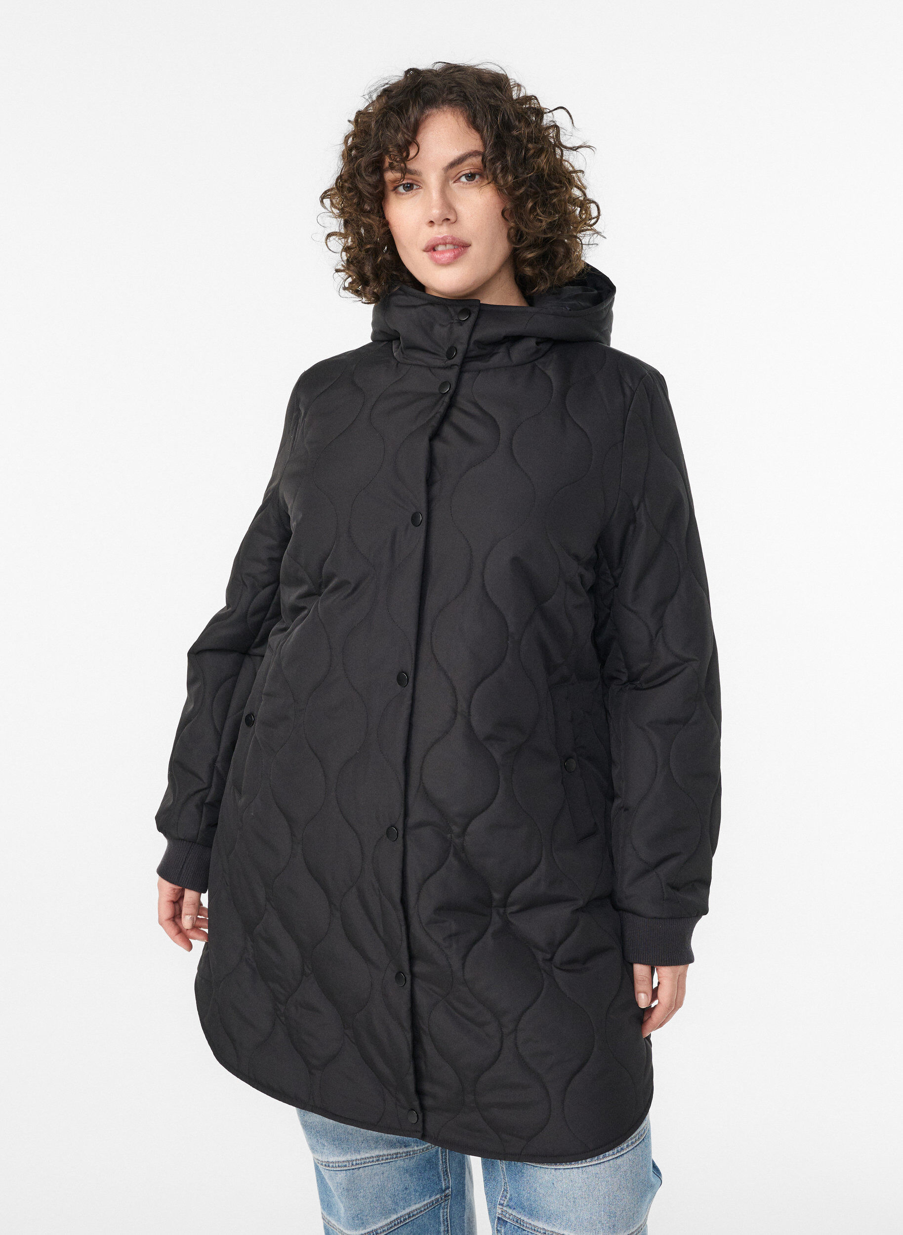 Mid-length quilted jacket with a hood, Black, Model