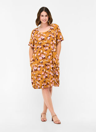 Short-sleeved viscose dress with print, Yellow Flower, Model image number 2