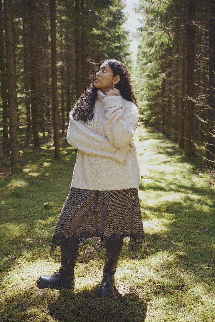 Soft forest-romantic elegance, , Model