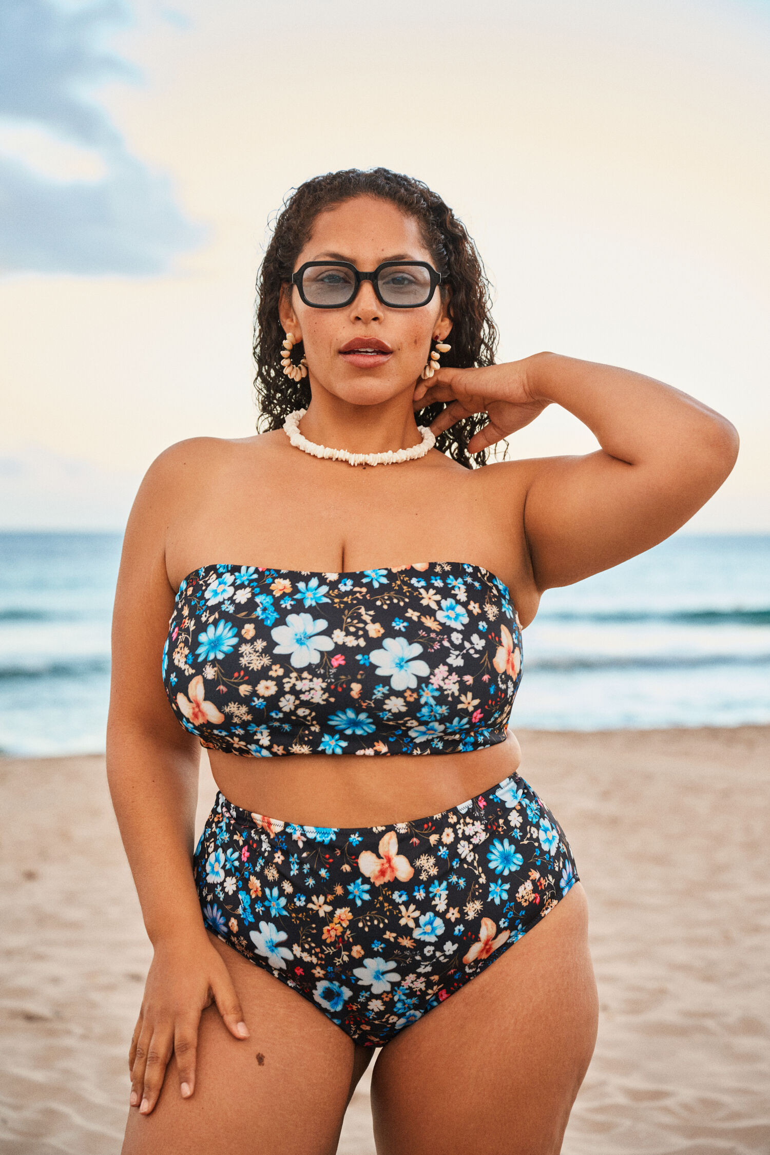 Strapless bikini, , Model