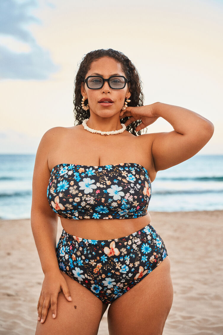 Strapless bikini, , Model