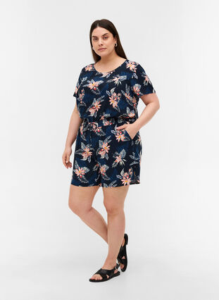 Viscose shorts with print and pockets, Blue Flower Leaf AOP, Model image number 3