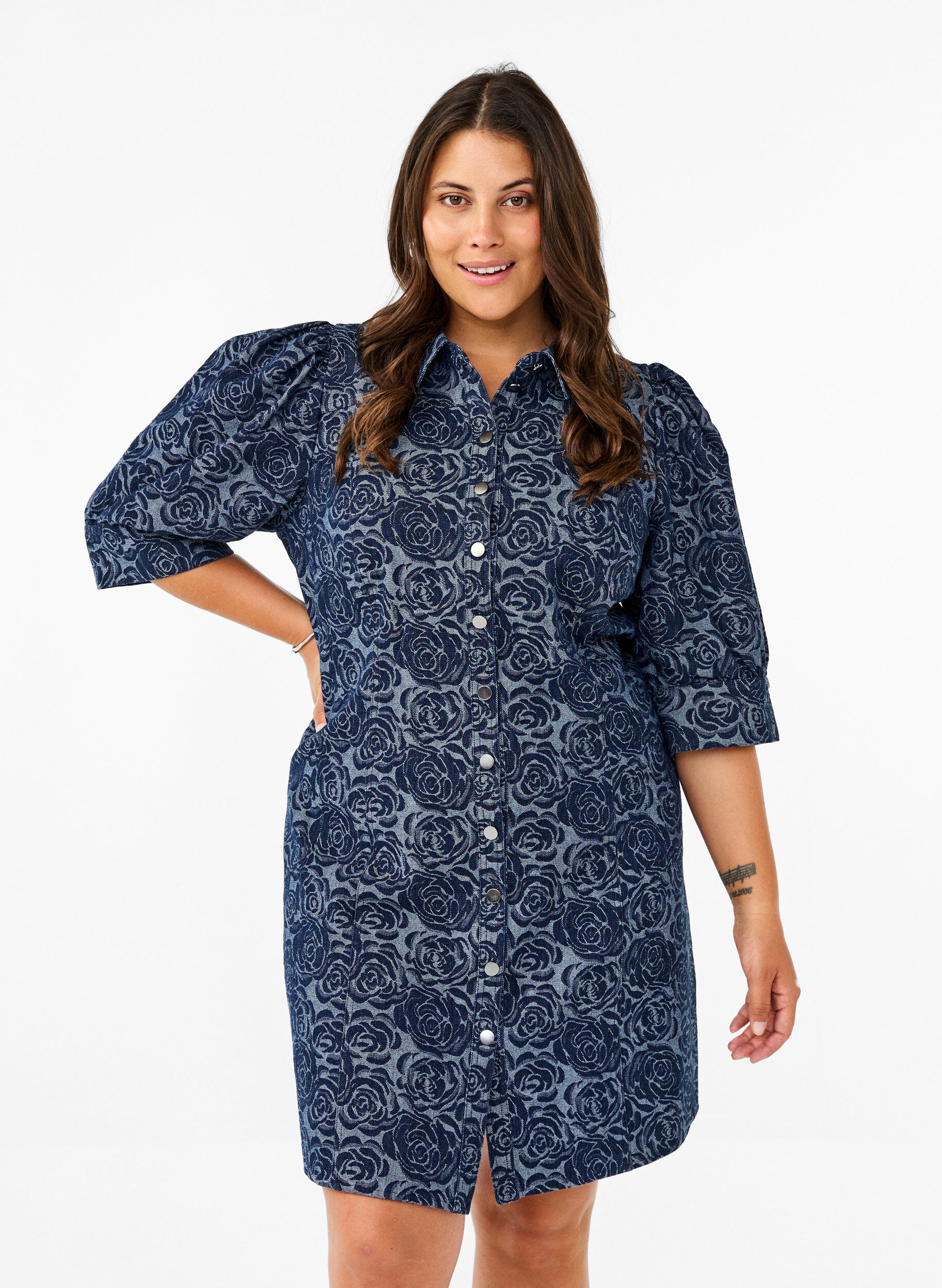 Zizzifashion Short denim shirt dress with rose pattern, Denim Rose AOP, Model image number 0