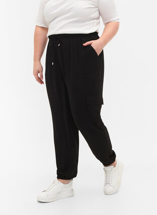 Plain cargo pants with large pockets, Black, Model image number 2