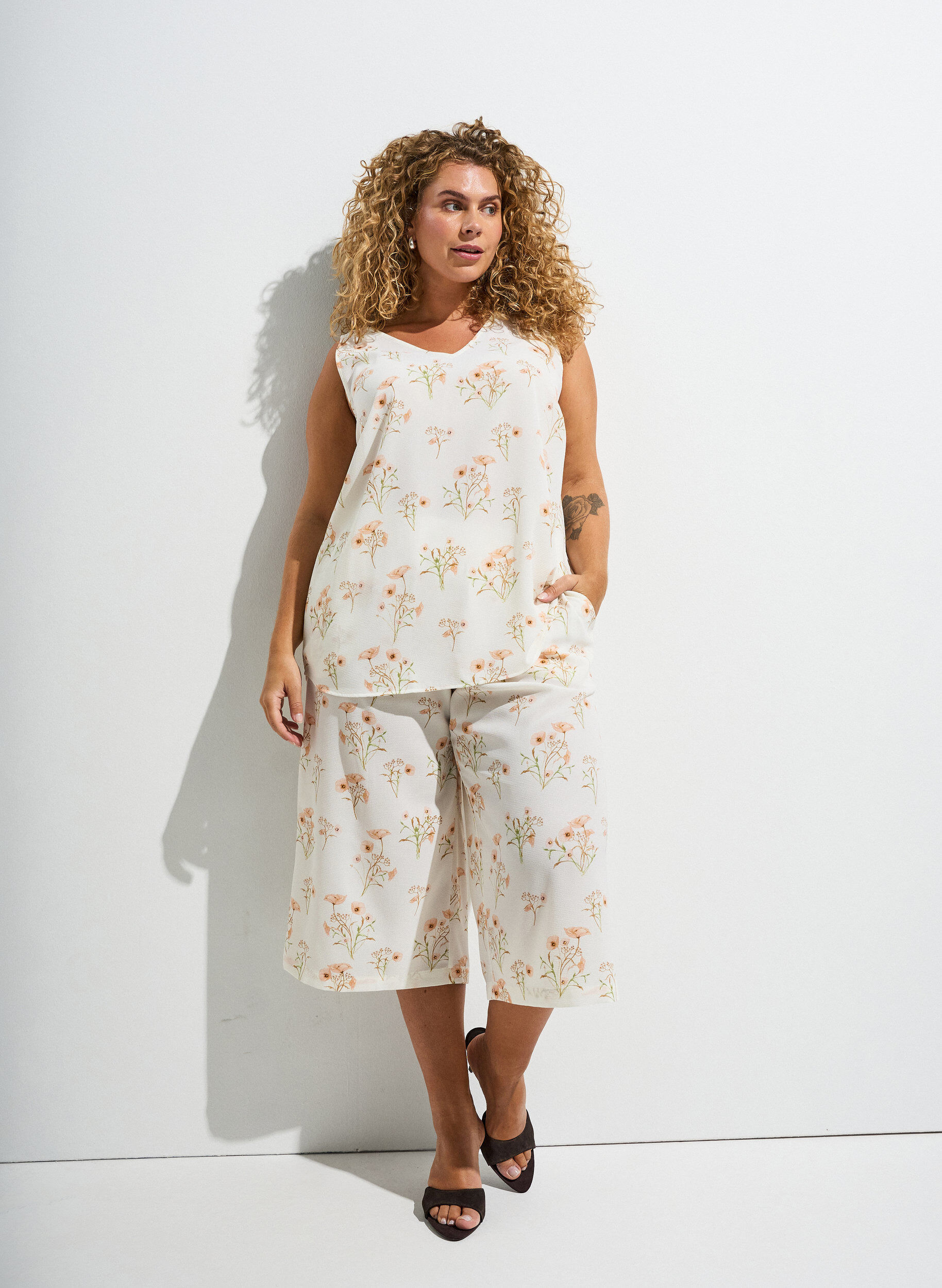 Zizzifashion Printed top with v-neck, White, Image image number 0