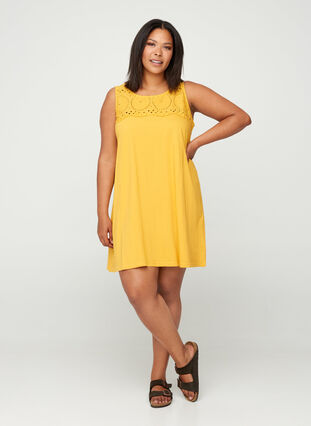 Dress with broderie anglaise, MINERAL YELLOW, Model image number 3
