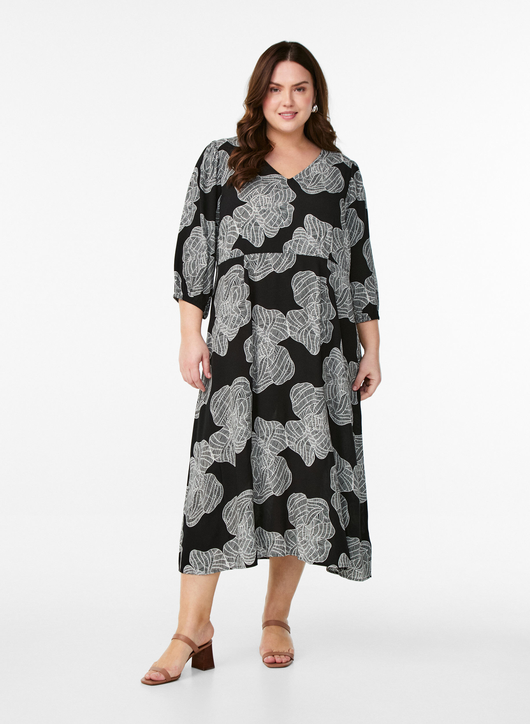 Zizzifashion Midi dress with floral print and 3/4 sleeves, Black, Model image number 1