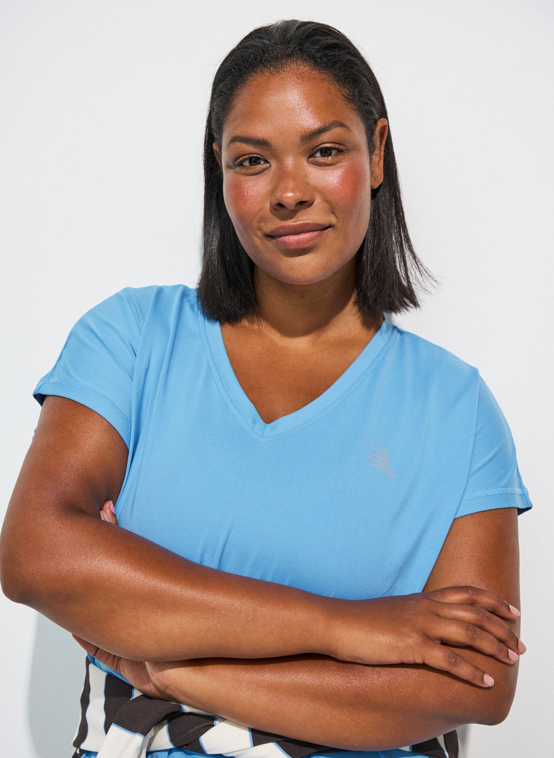 ZizzifashionLoose training t-shirt with v-neck, Light Blue, Model image number 3