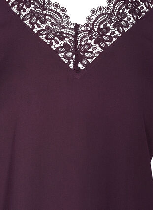 Solid-coloured 3/4 sleeve blouse with lace, Plum Perfect, Packshot image number 2