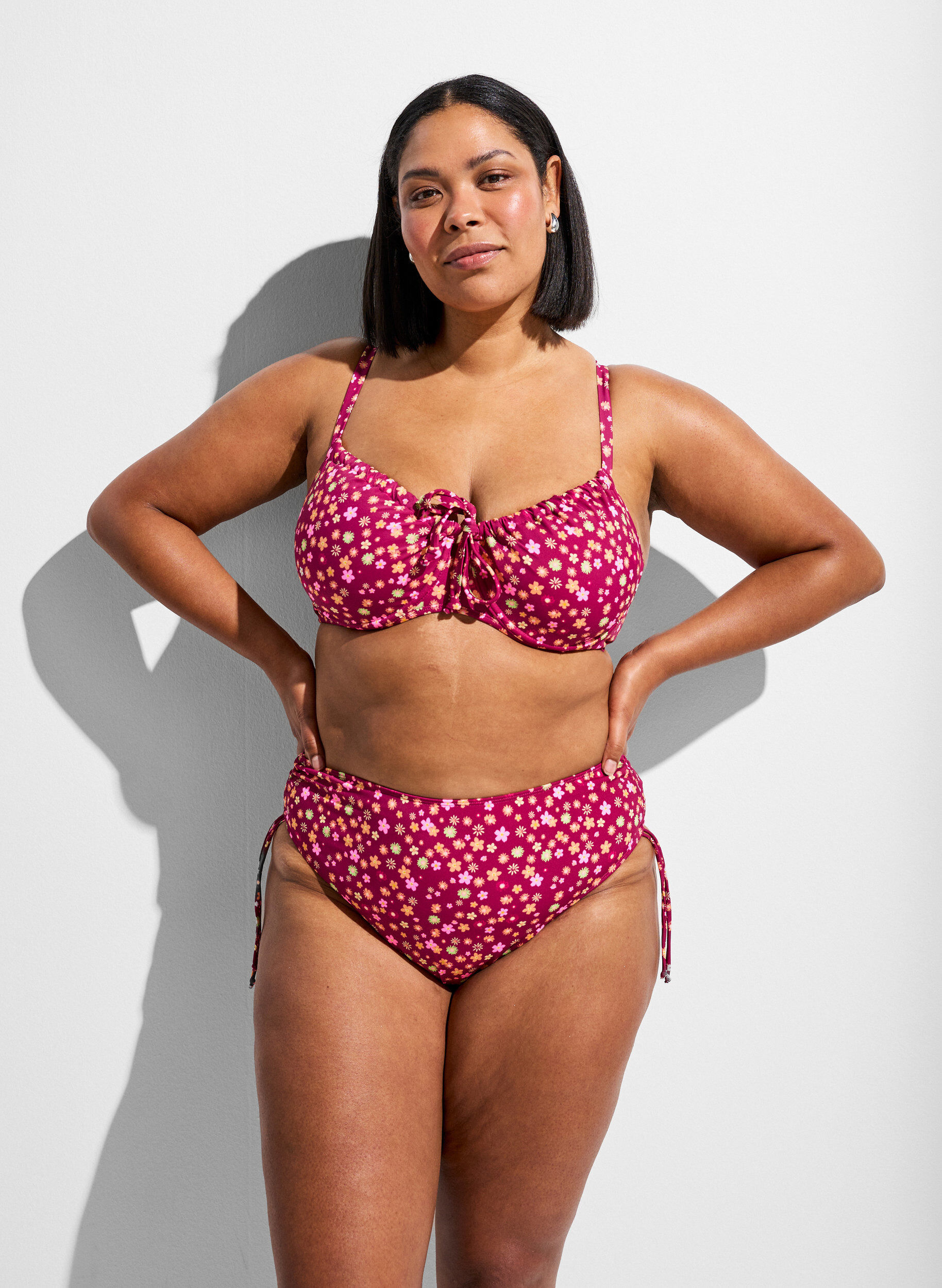 Zizzifashion Underwired bikini top with tie straps, Red, Model image number 1