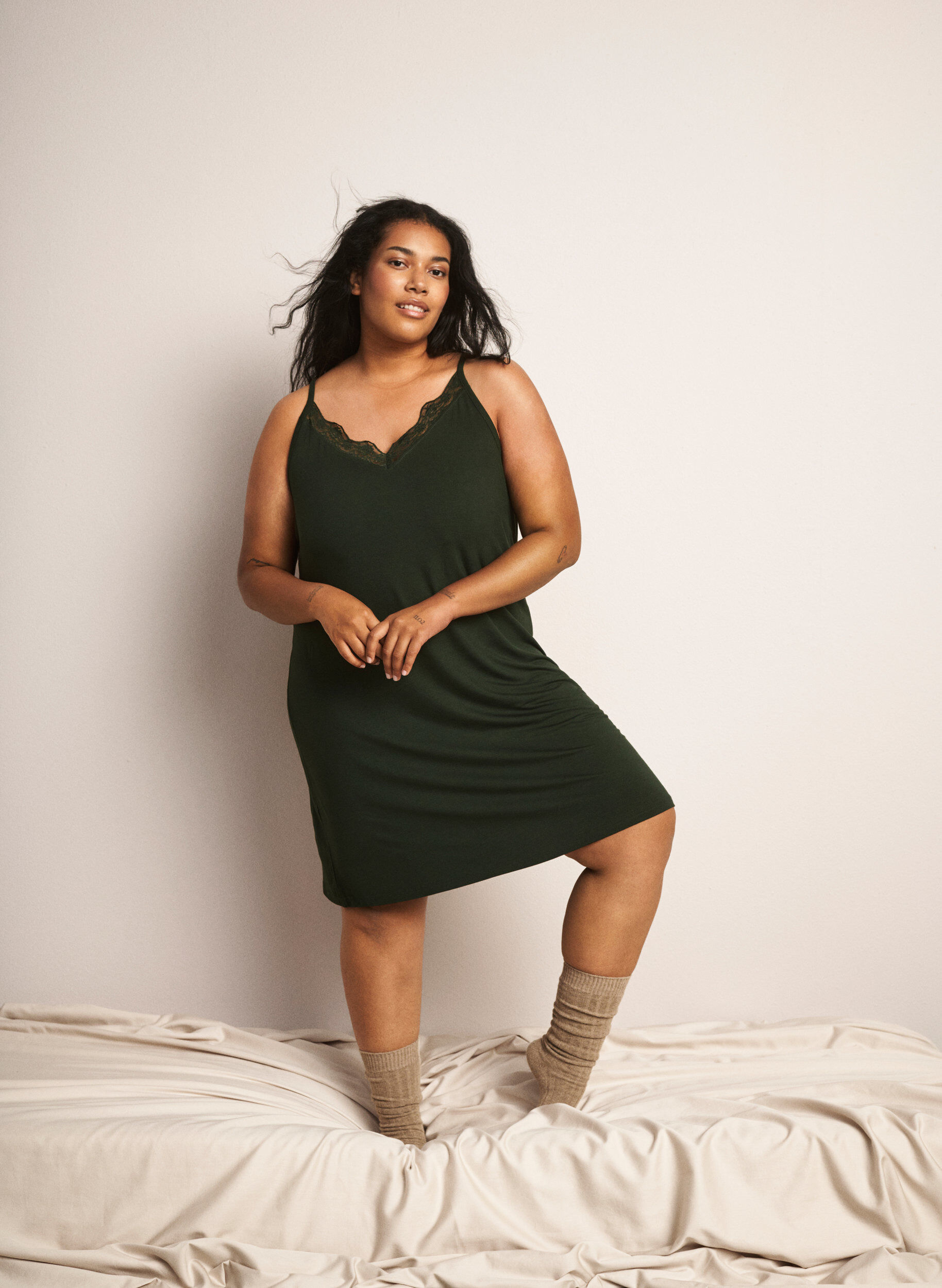 Zizzifashion Viscose nightgown with lace trim, Green, Image image number 0
