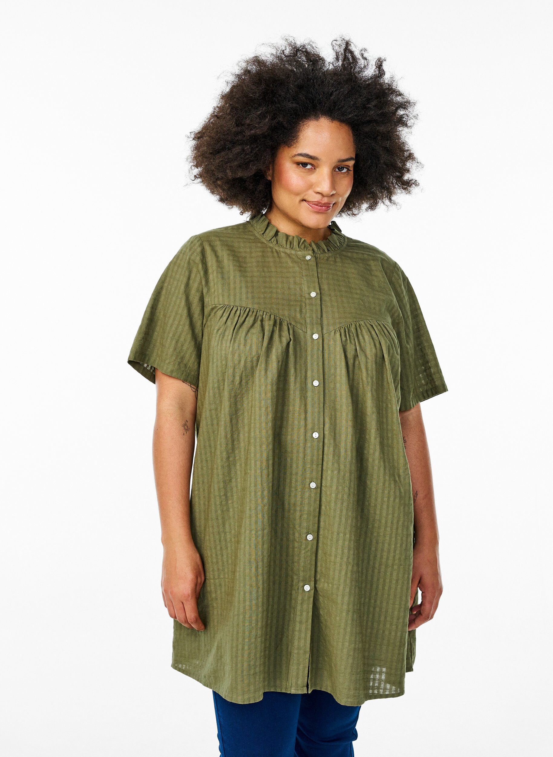 A-shaped tunic with short sleeves and buttons, Green, Model