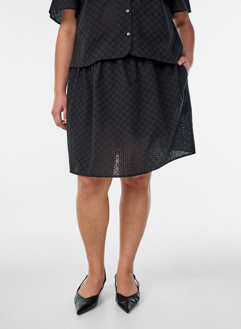 Short skirt with broderie anglaise and elasticated waist, Black, Model image number 2