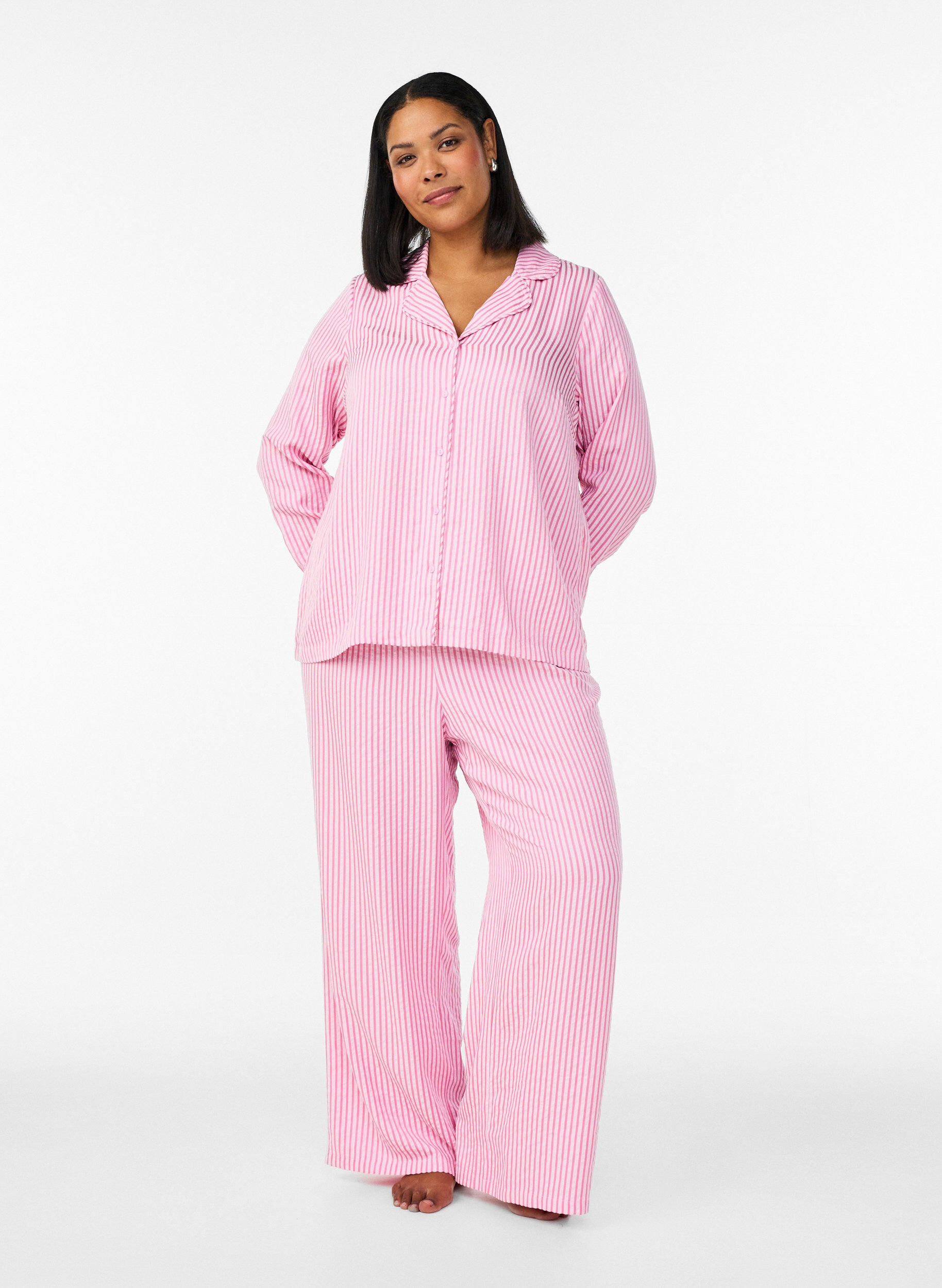Loose seersucker pyjama trousers with high waist, Pink, Model