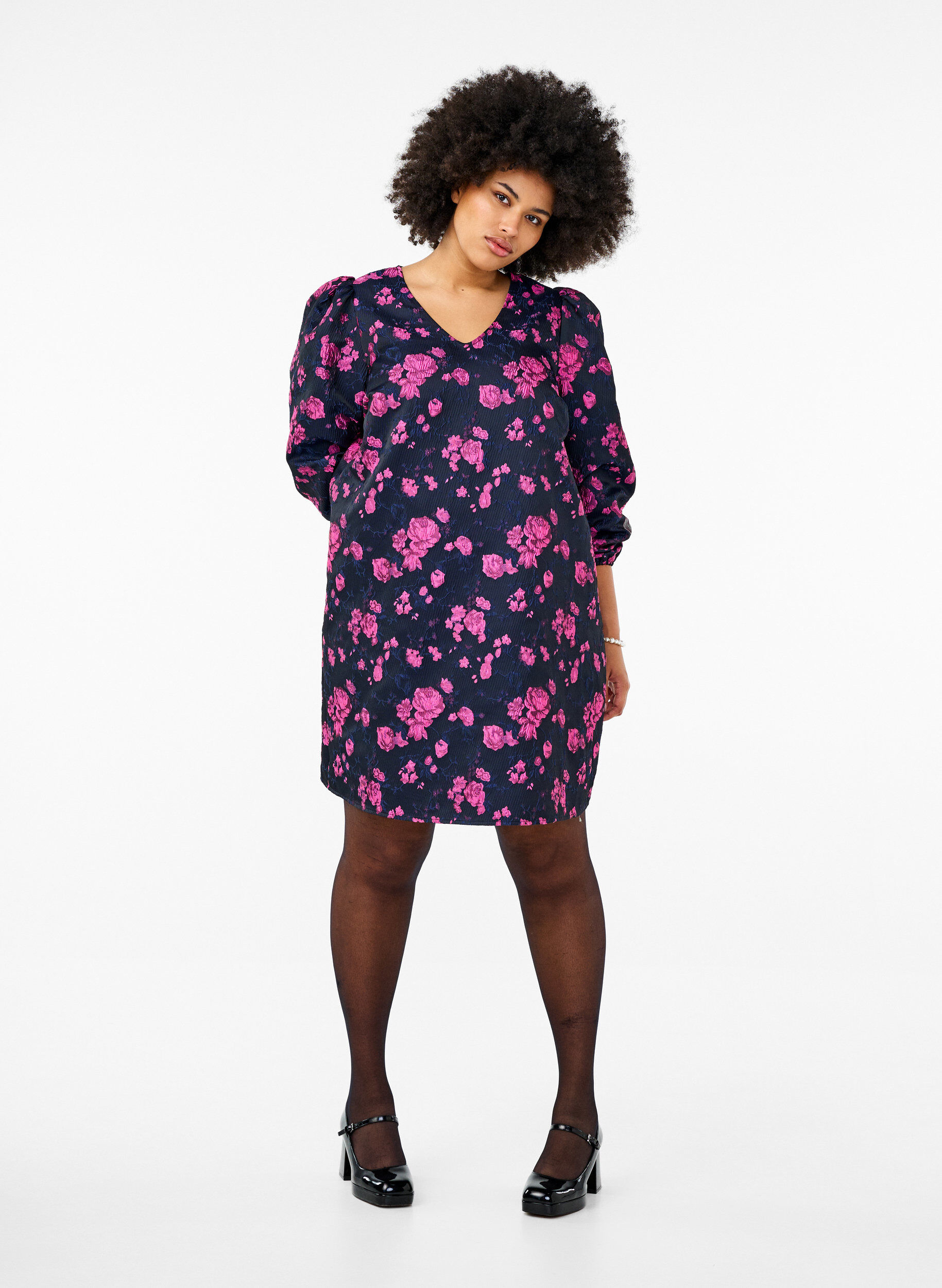 Zizzifashion Short jacquard dress with long sleeves, Black w. Red Rose, Model image number 2