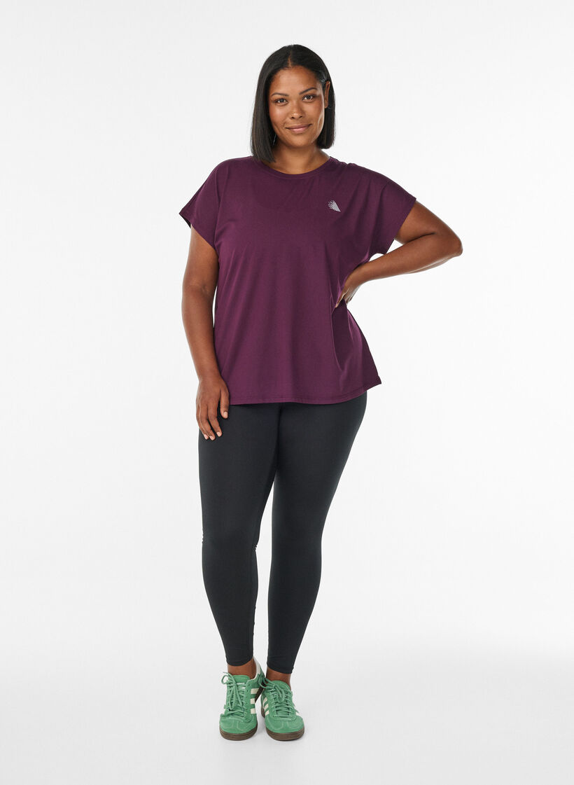 Solid-coloured training T-shirt, Purple, Model image number 1