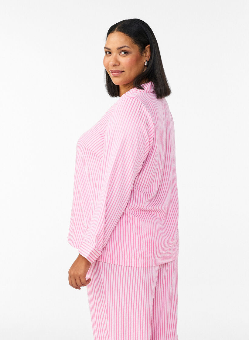 Seersucker pyjama shirt with long sleeves, Pink, Model image number 2