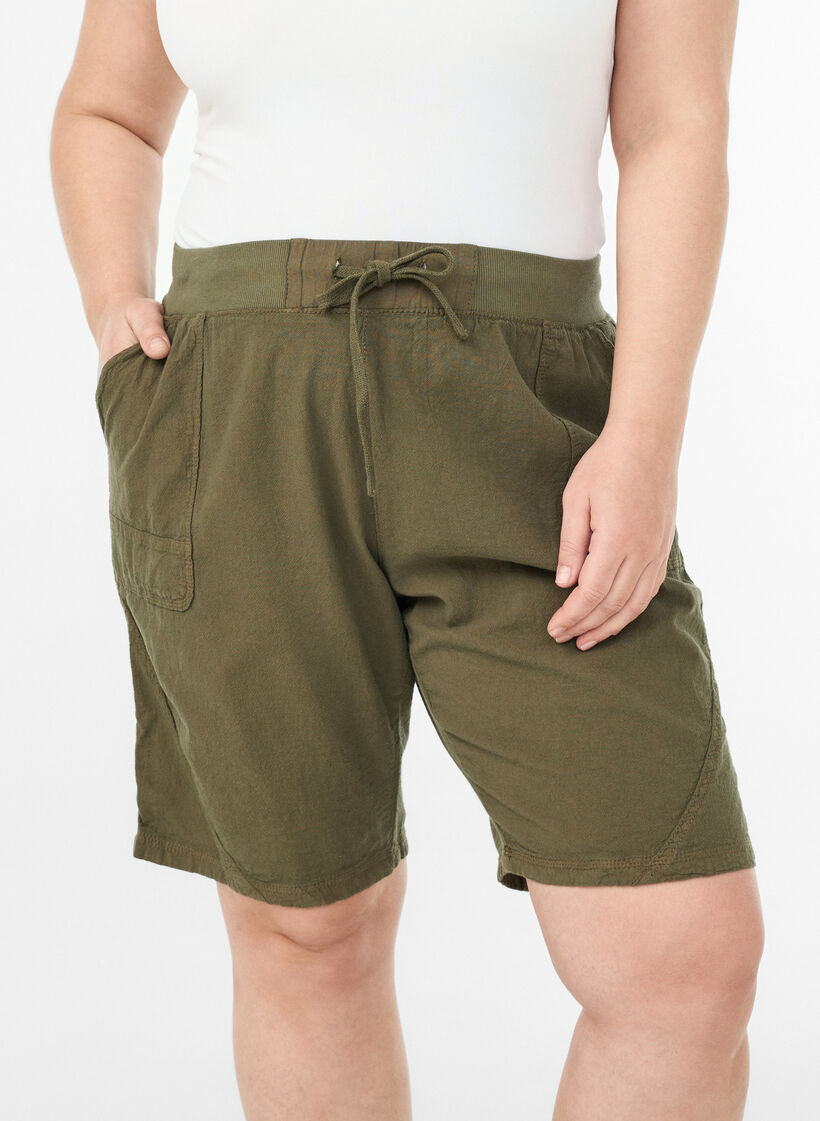 Loose cotton shorts with pockets, Green, Model image number 3