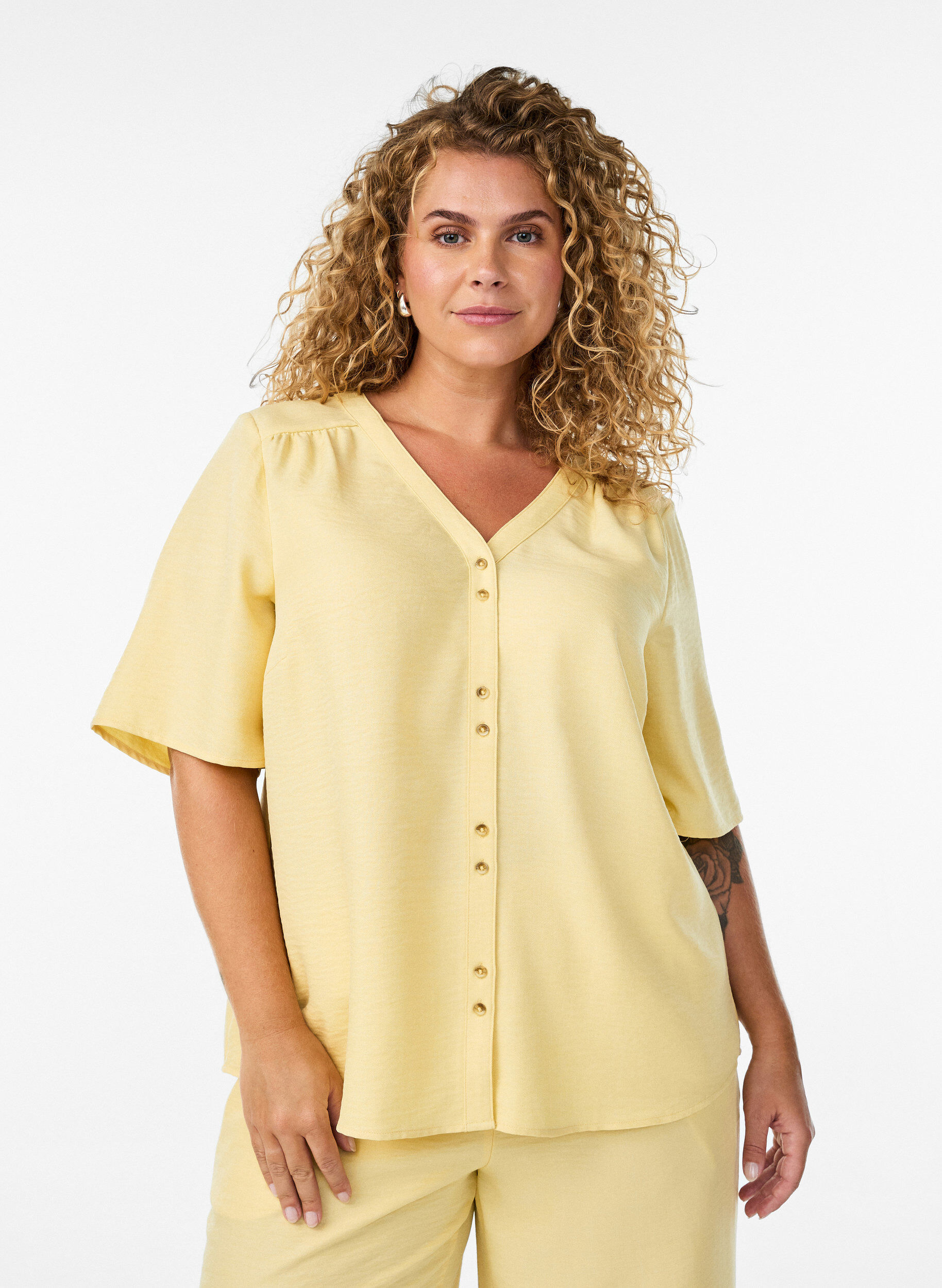 Zizzifashion V-neck shirt blouse with short sleeves, Yellow, Model image number 0