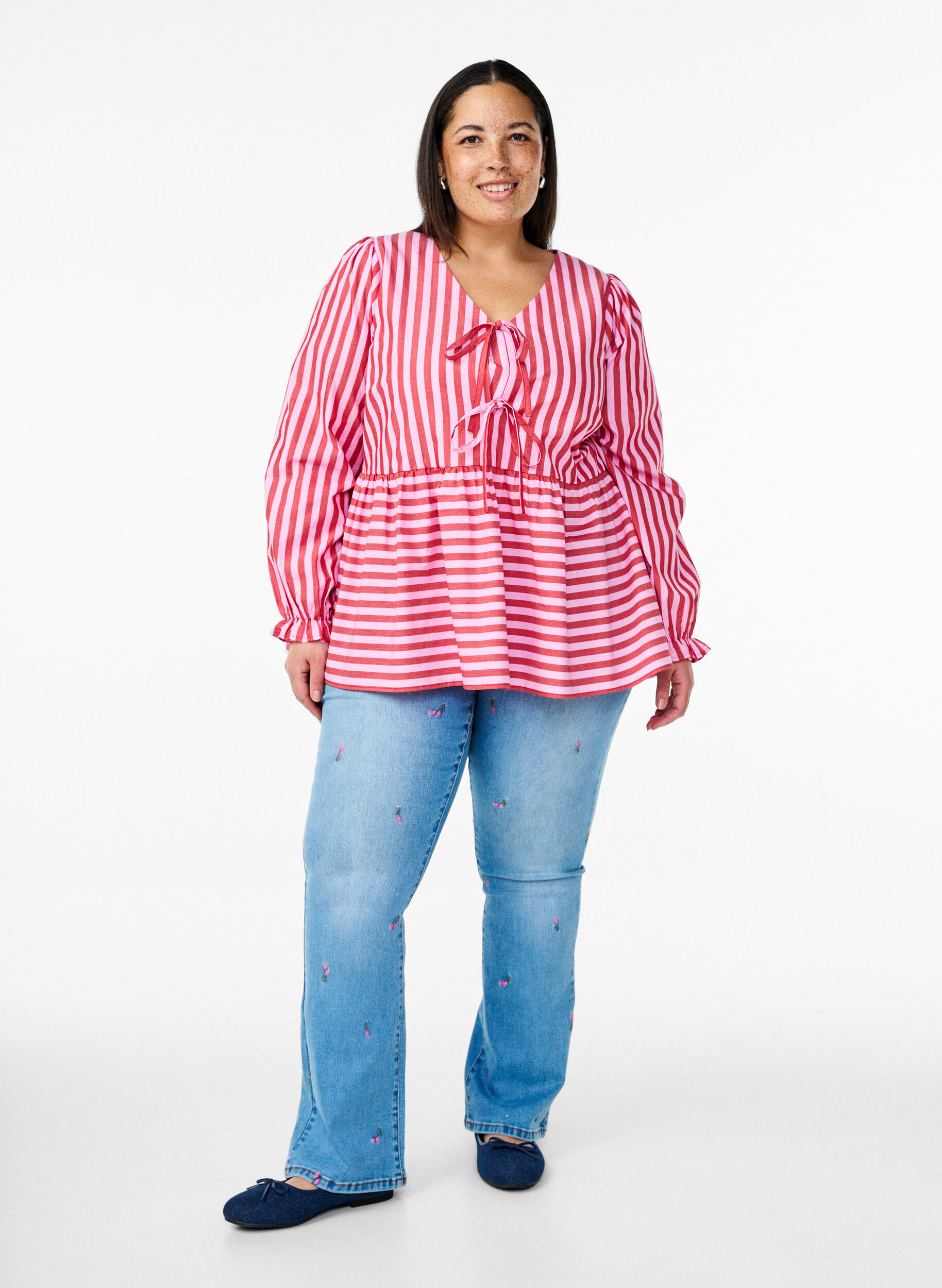 Bootcut jeans with embroidered flowers, Light Blue, Model