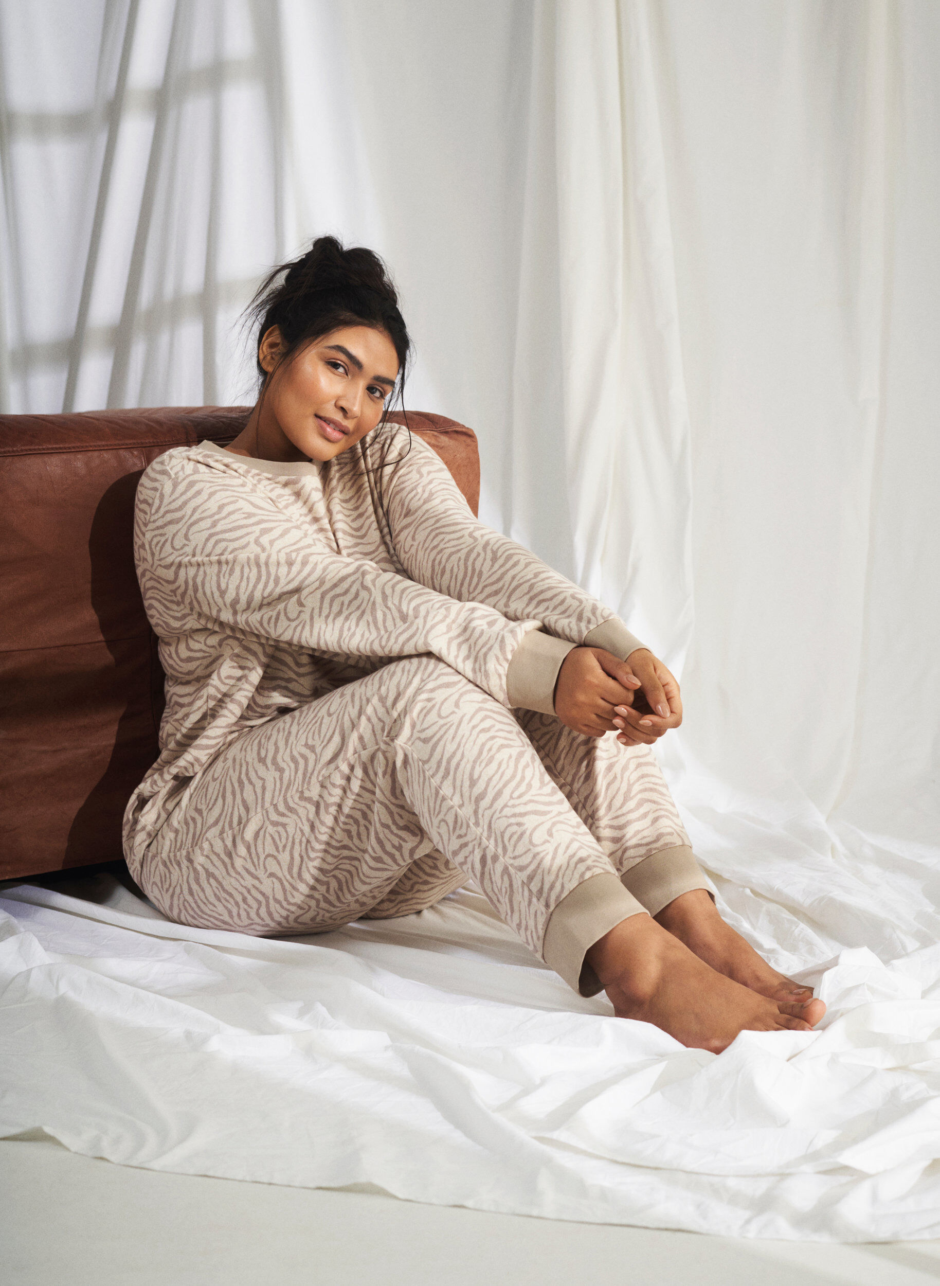 Zizzifashion Printed velour pants, Pink Tint AOP, Image image number 0