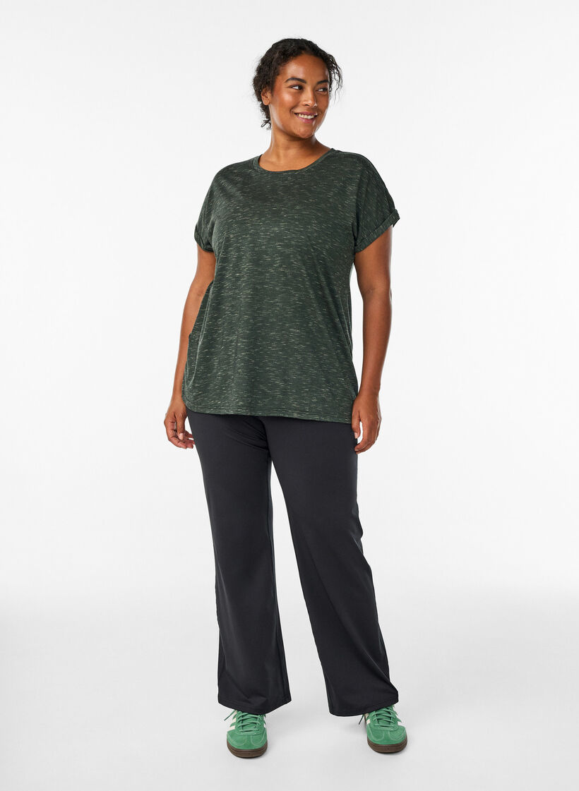 Loose workout t-shirt with short sleeves, Green, Model