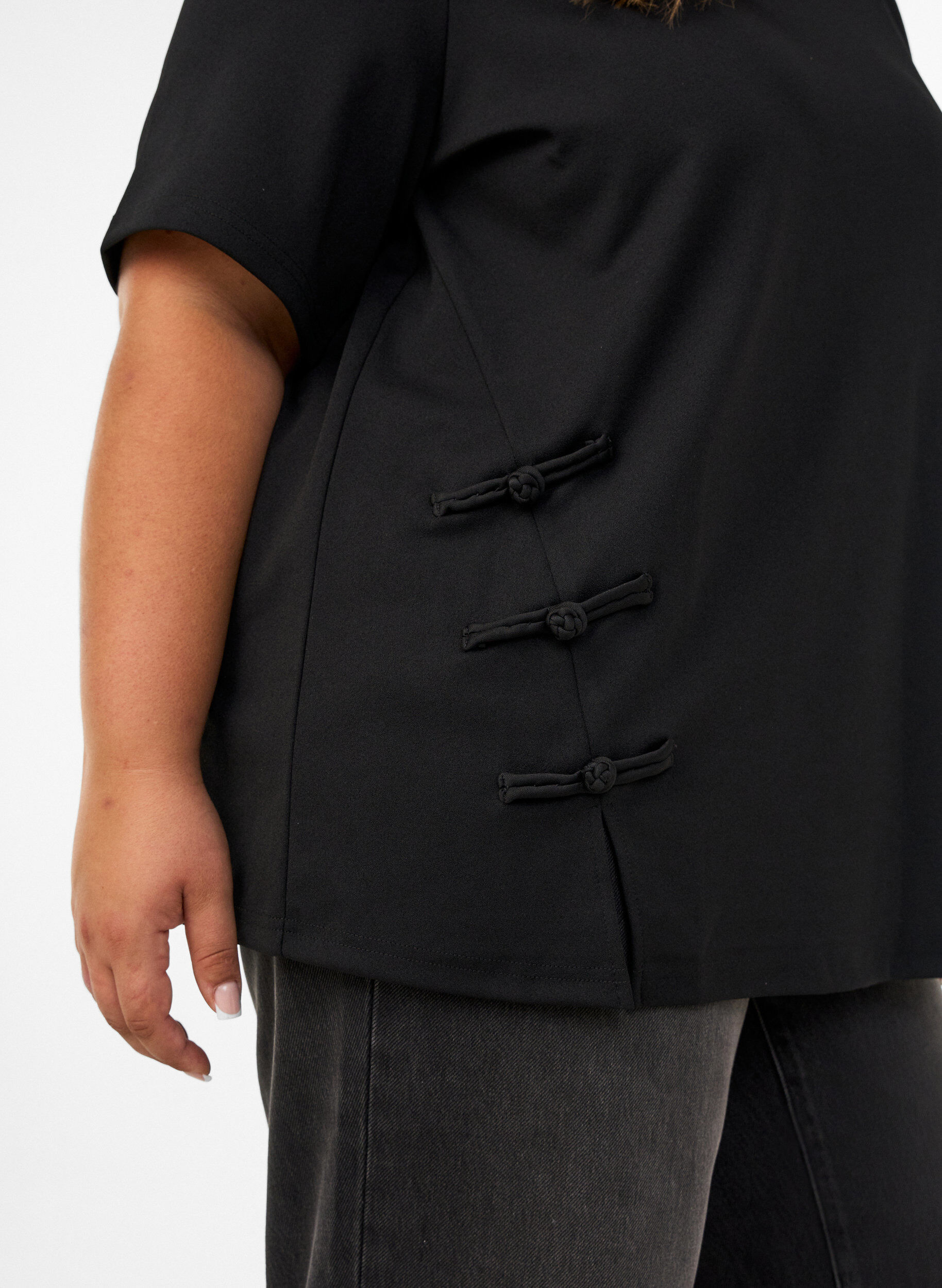ZizzifashionT-shirt with slits and decorative knot closures, Black, Model image number 3