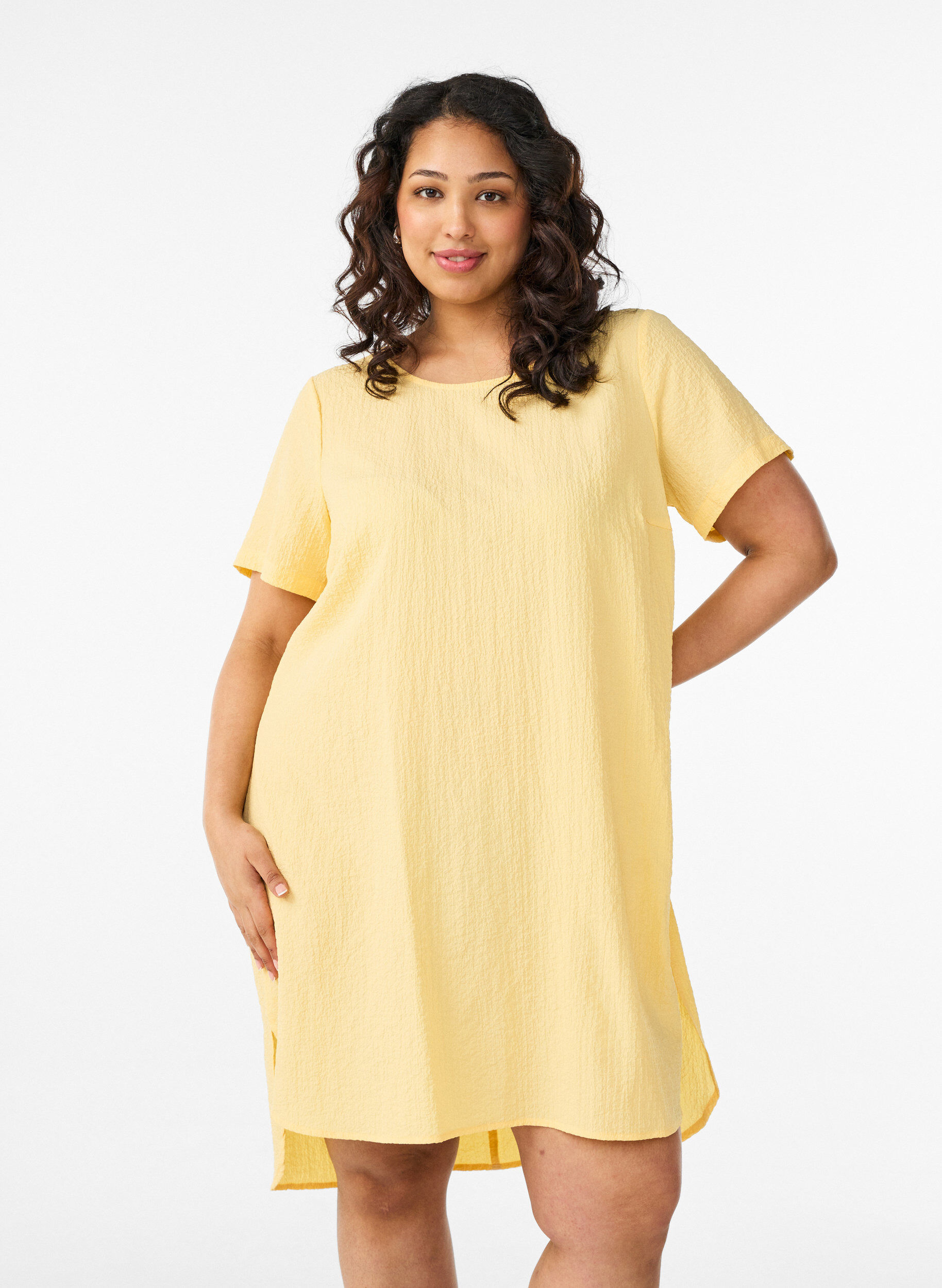 Zizzifashion Short dress with a crinkled texture and short sleeves, Yellow, Model image number 0