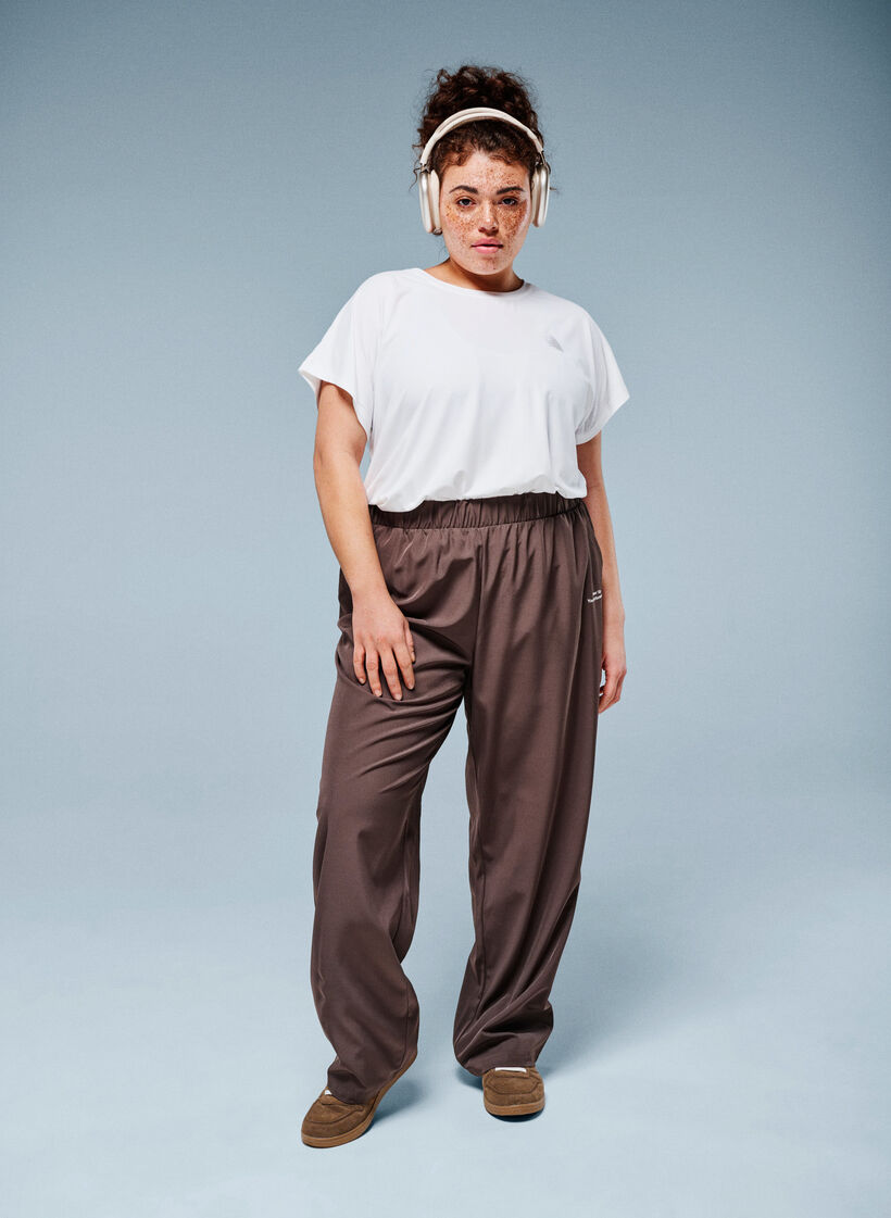 Sporty trousers with a high waist and straight legs, Brown, Image
