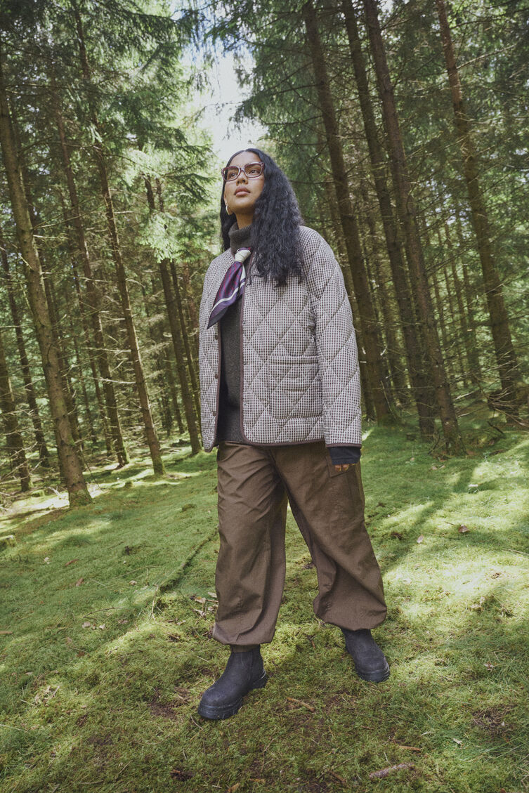 Natural elegance in layers, , Model