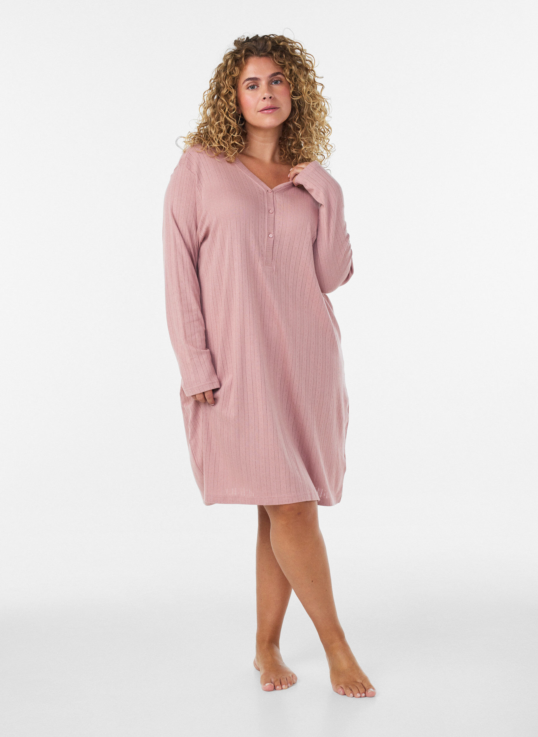 ZizzifashionNightgown in organic cotton with eyelet embroidery, Rose, Model image number 1