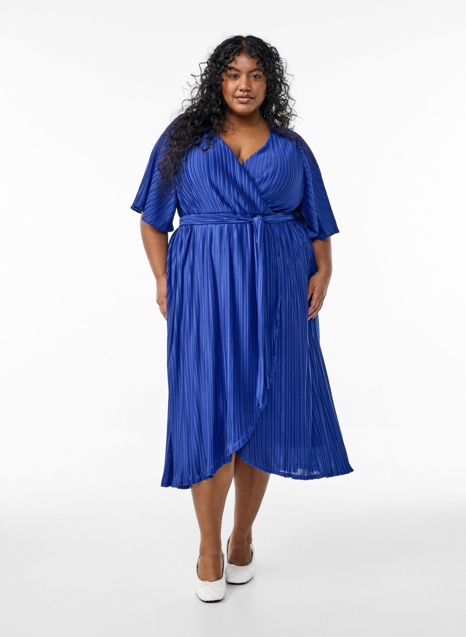 Zizzifashion Pleated midi dress with batwing sleeves, Blue, Model image number 0