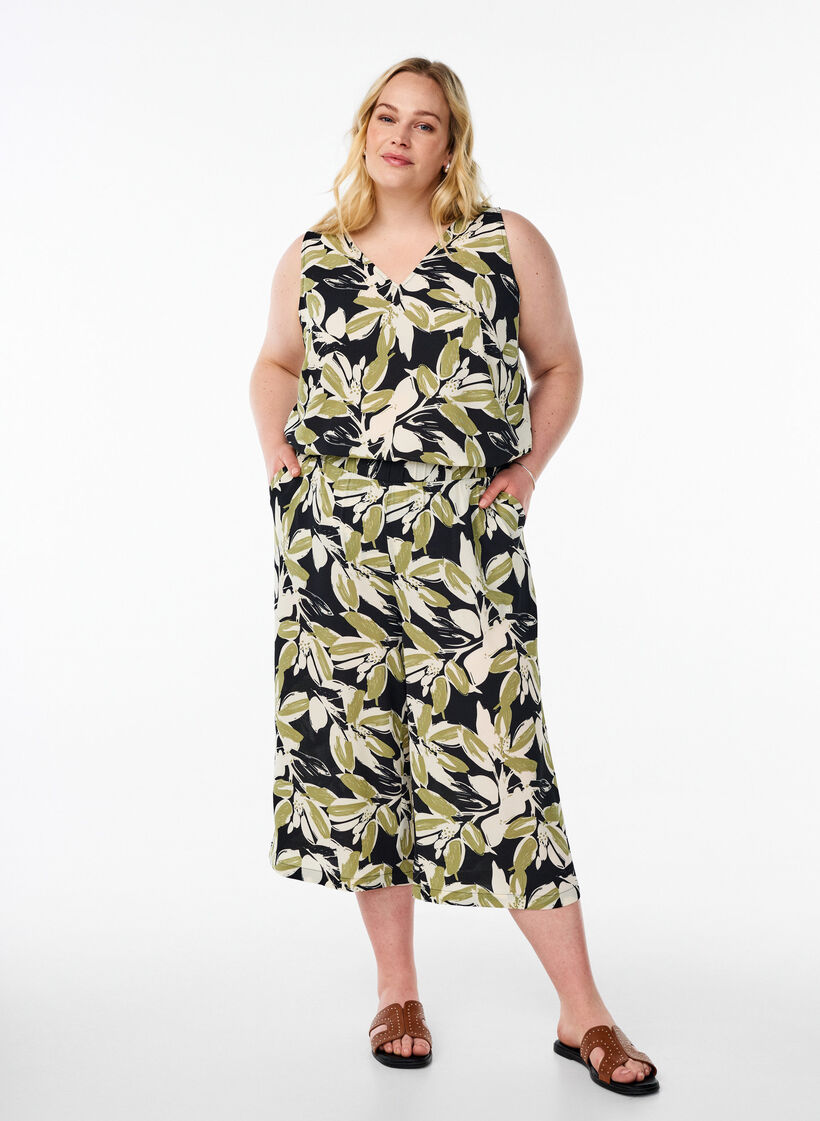 Culotte trousers with print, Black, Model image number 0