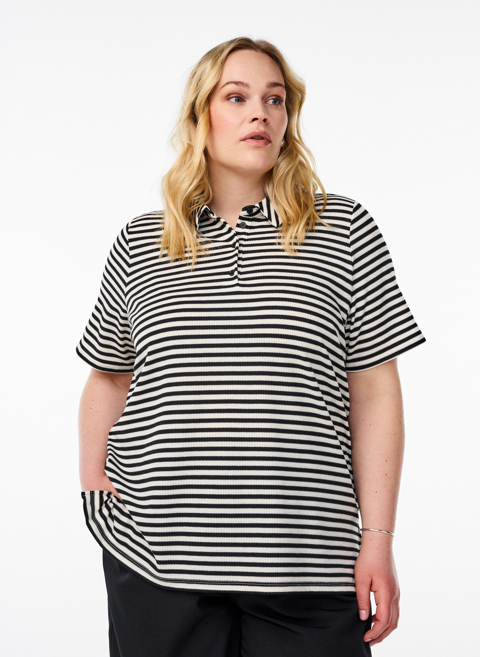 Short sleeve polo shirt with stripes, Black, Model