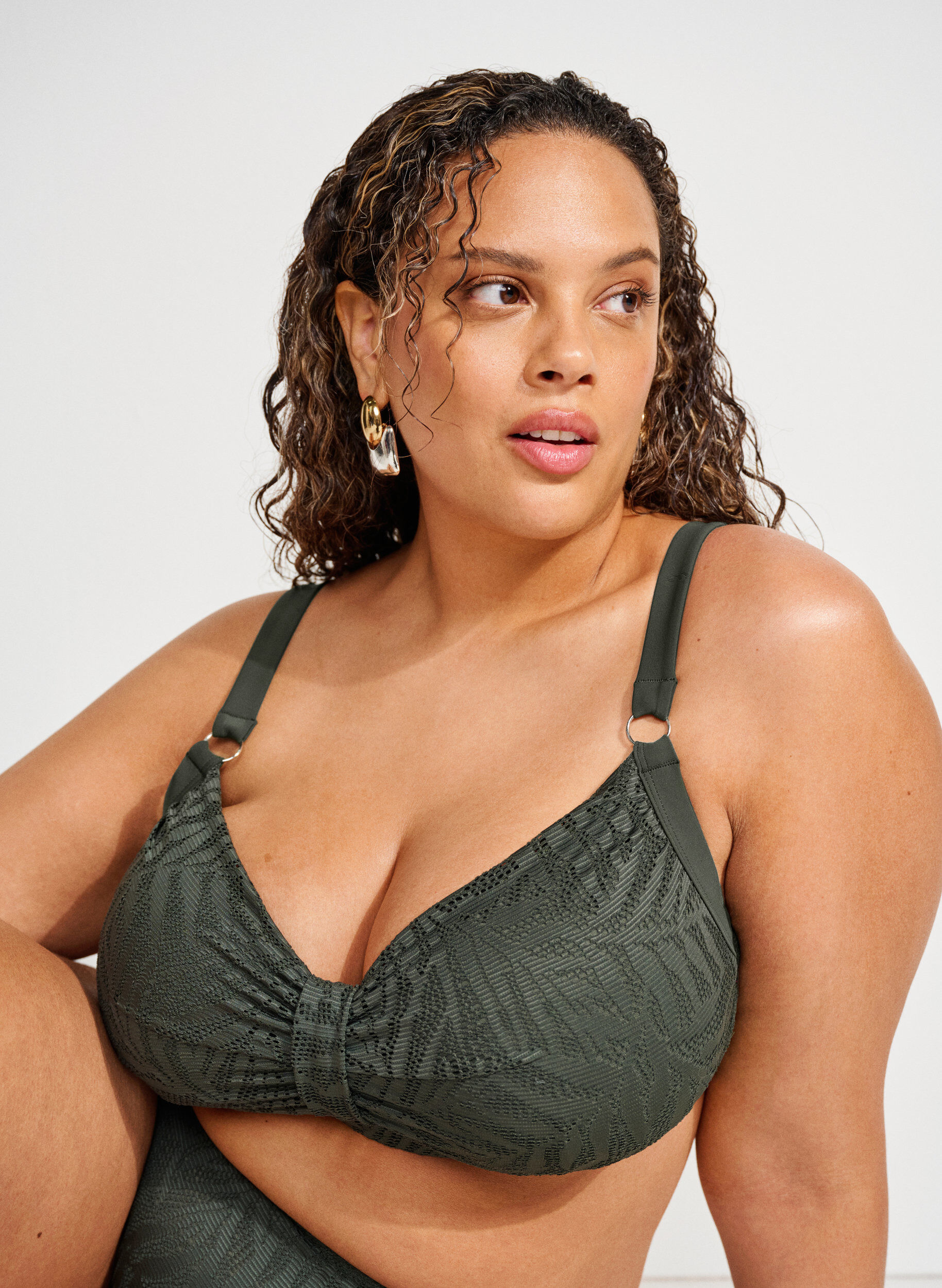 Zizzifashion Bikini top with textured mesh and removable padding, Green, Image image number 0