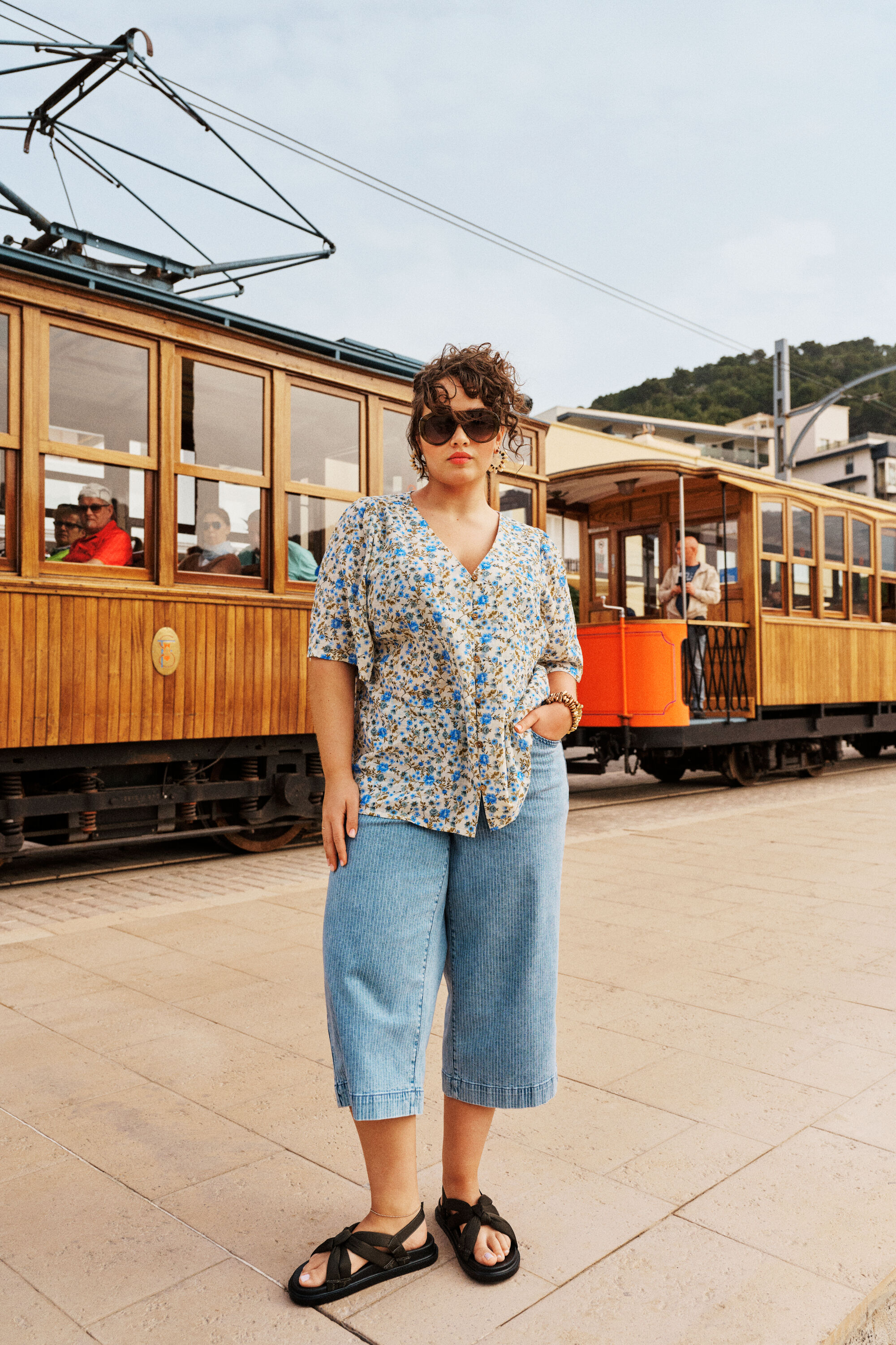 Zizzifashion Floral summer style in blue tones, , Model