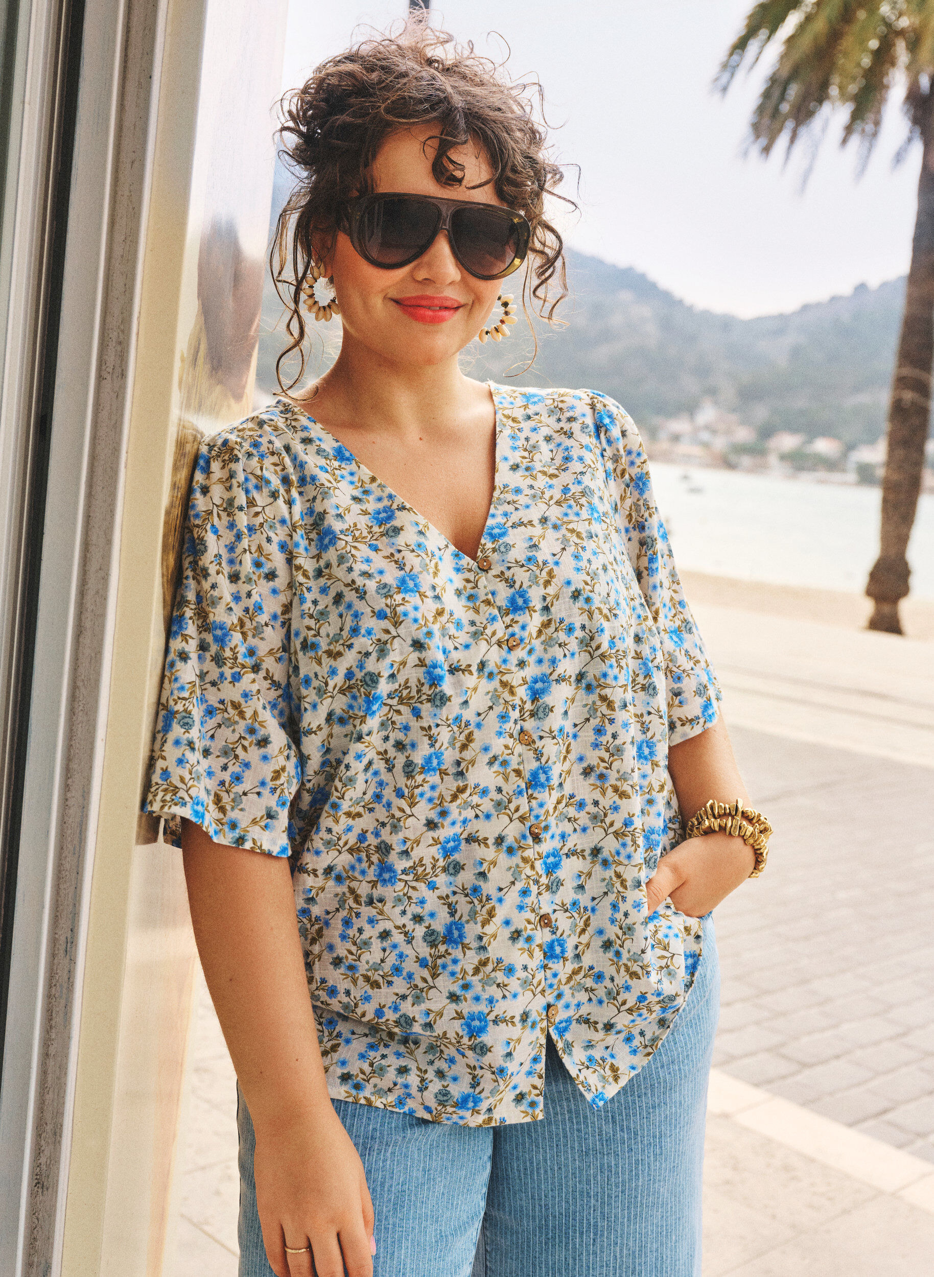 Zizzifashion Short-sleeved cotton shirt with a V-neck, Blue, Image image number 0