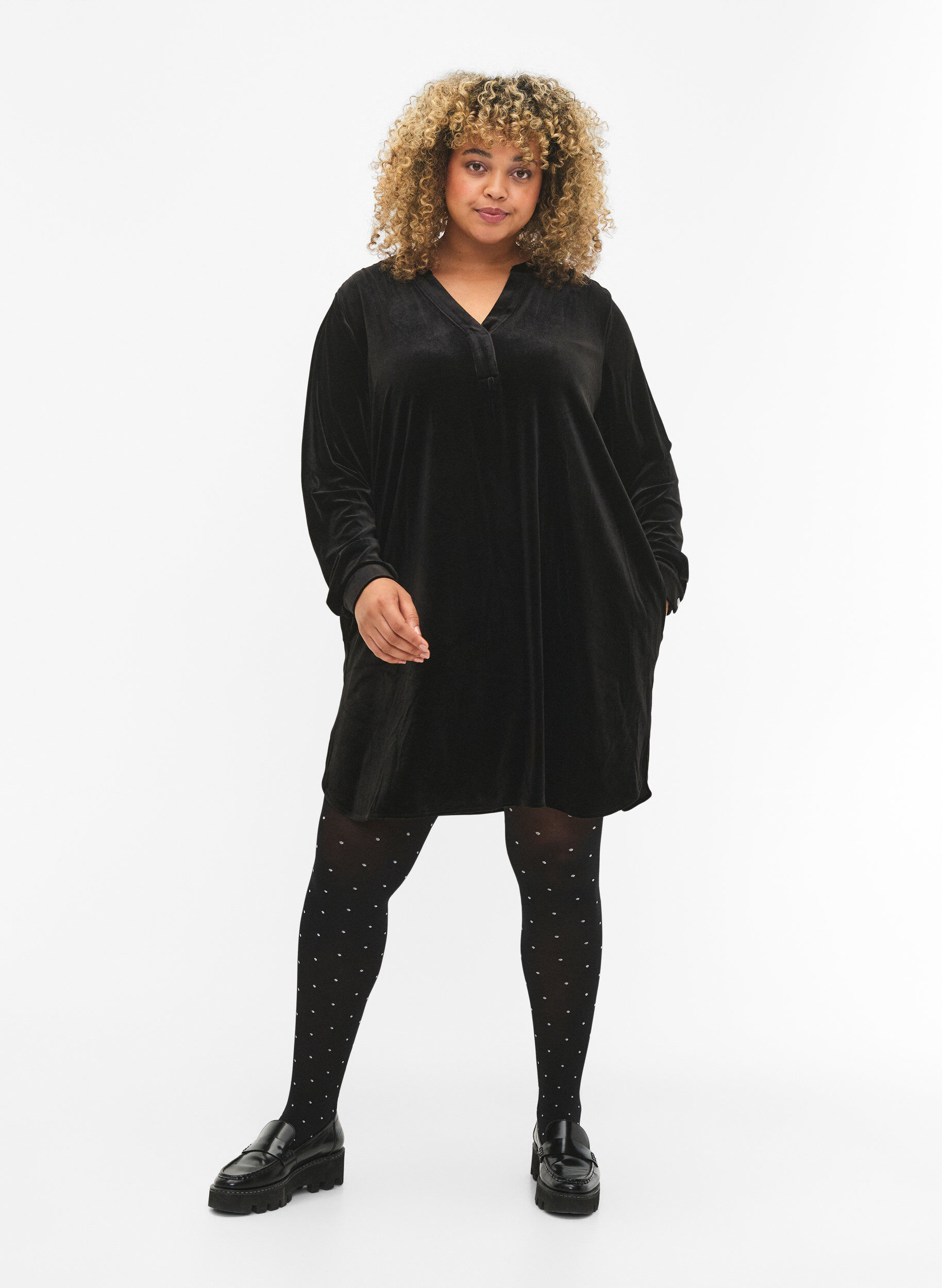 Zizzifashion Long sleeve velour dress with v-neck, Black, Model image number 2