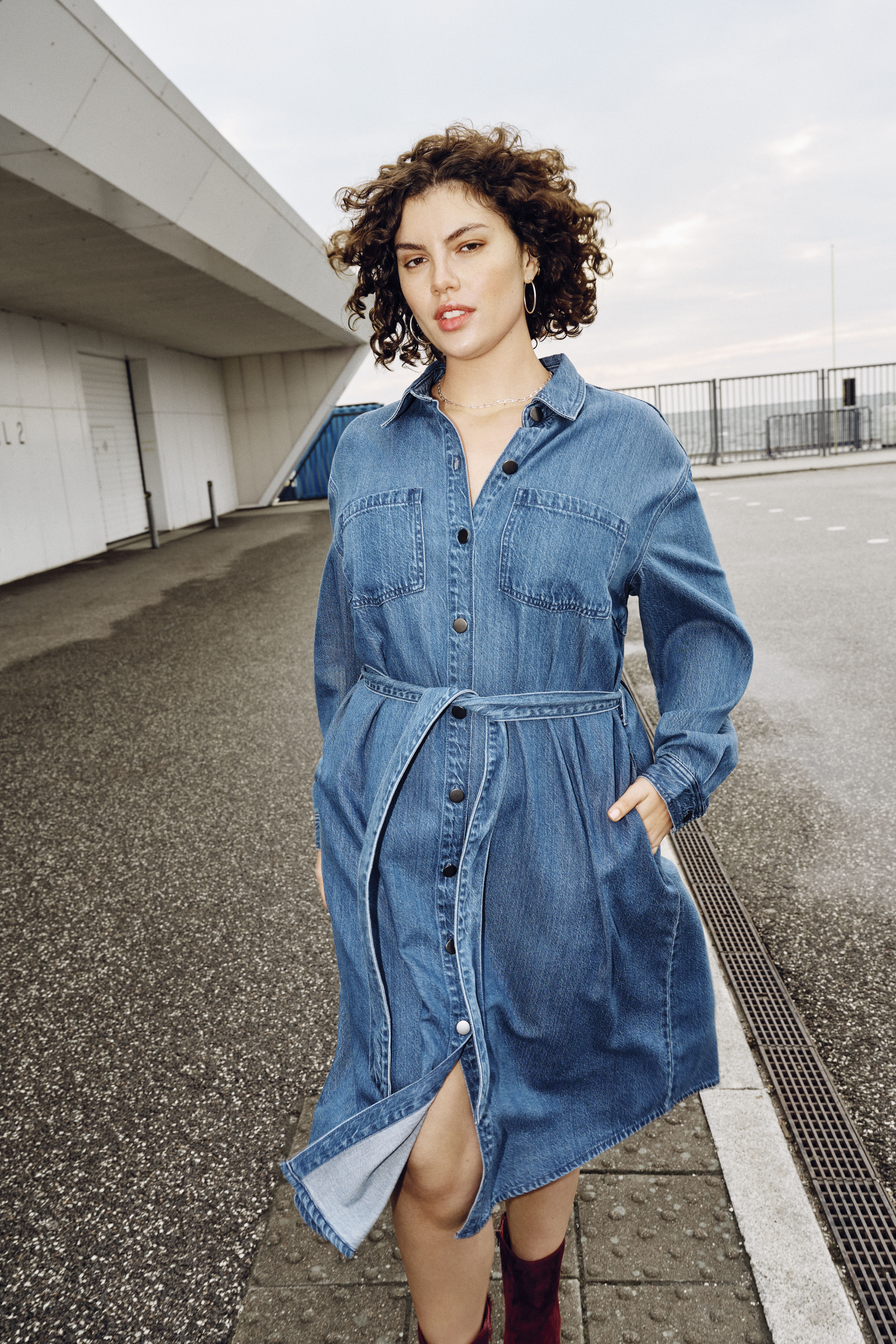 Zizzifashion Denim dress with tie belt, , Model