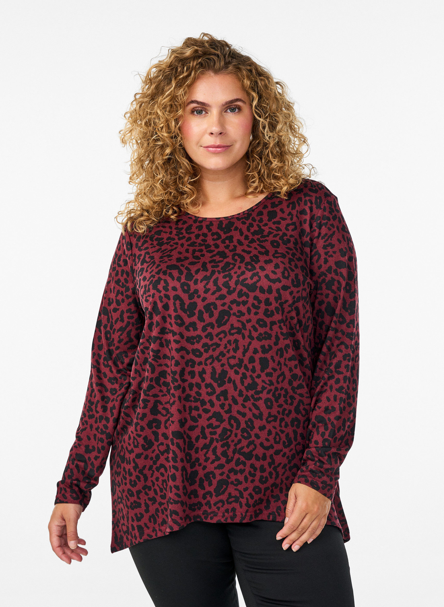 Leopard print blouse with long sleeves, Dark Bordeaux, Model