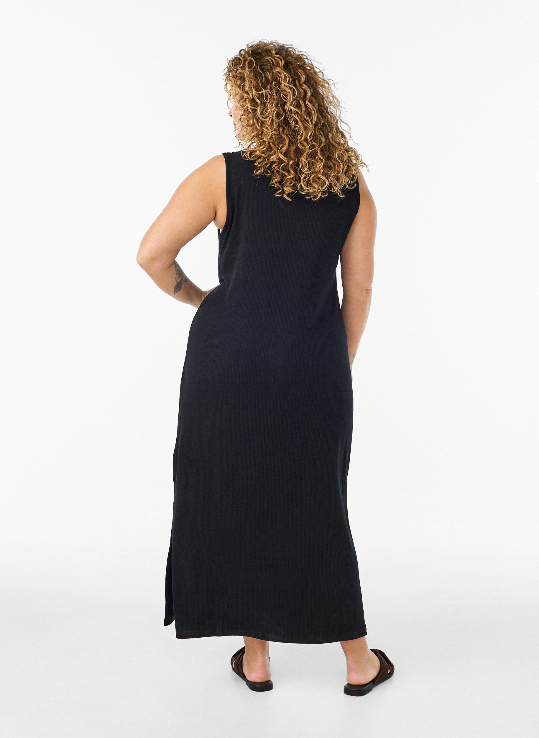 Zizzifashion Sleeveless ribbed dress in viscose, Black, Model image number 1