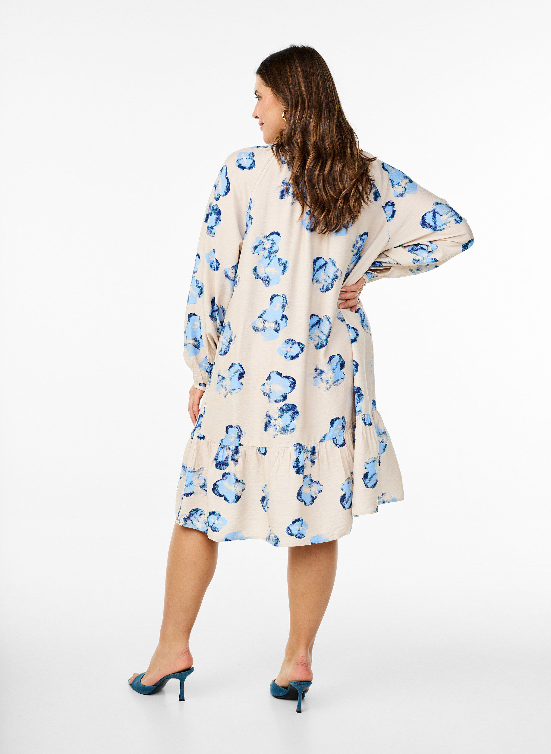 Zizzifashion Knee-length dress with long sleeves and an A-line cut, Vanilla, Model image number 2